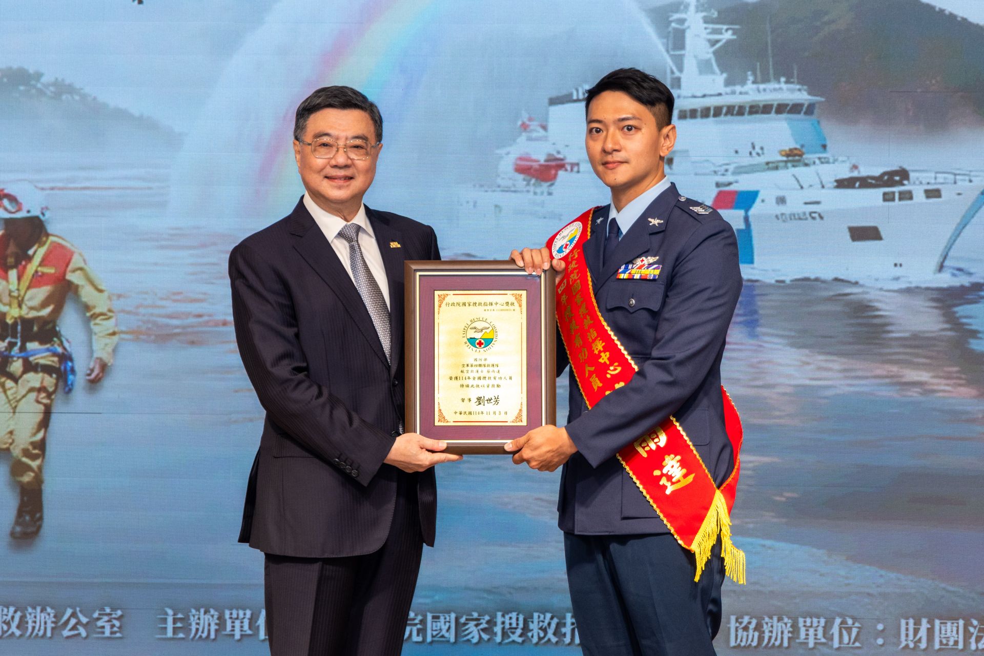 空軍第4聯隊救護隊航空救護士蔡雨達上士，榮獲第1類「實際執行搜救任務」獎項。（記者劉宸瑋攝）
