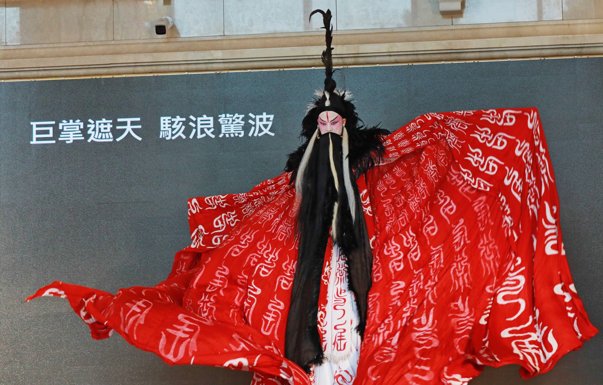 當代傳奇劇場《暴風雨》由奧斯卡金獎設計葉錦添設服裝。（記者黃朝琴攝）