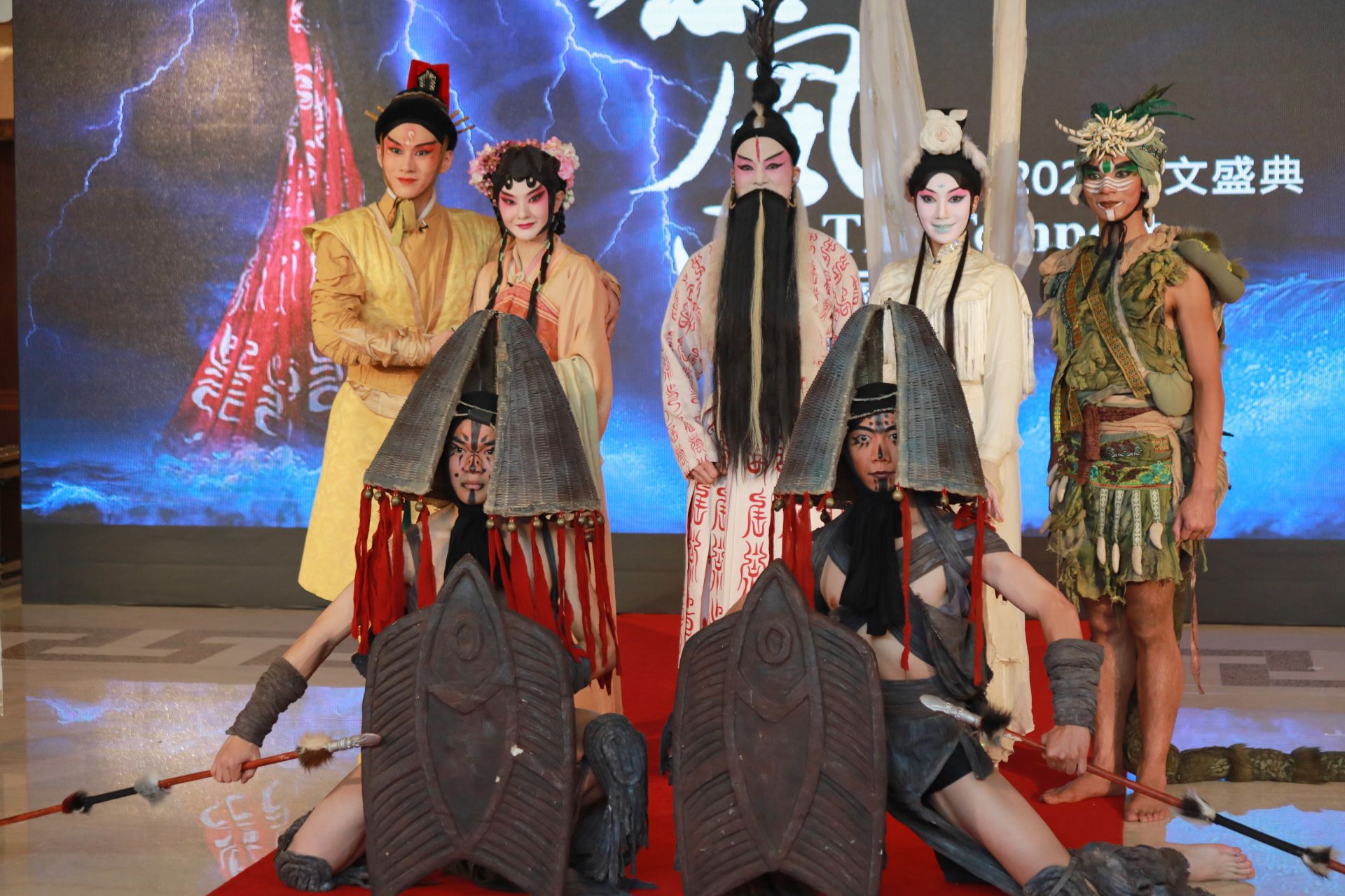 當代傳奇劇場邁入40週年，重磅大戲《暴風雨》映照出代島國的命運與變遷。（記者黃朝琴攝）