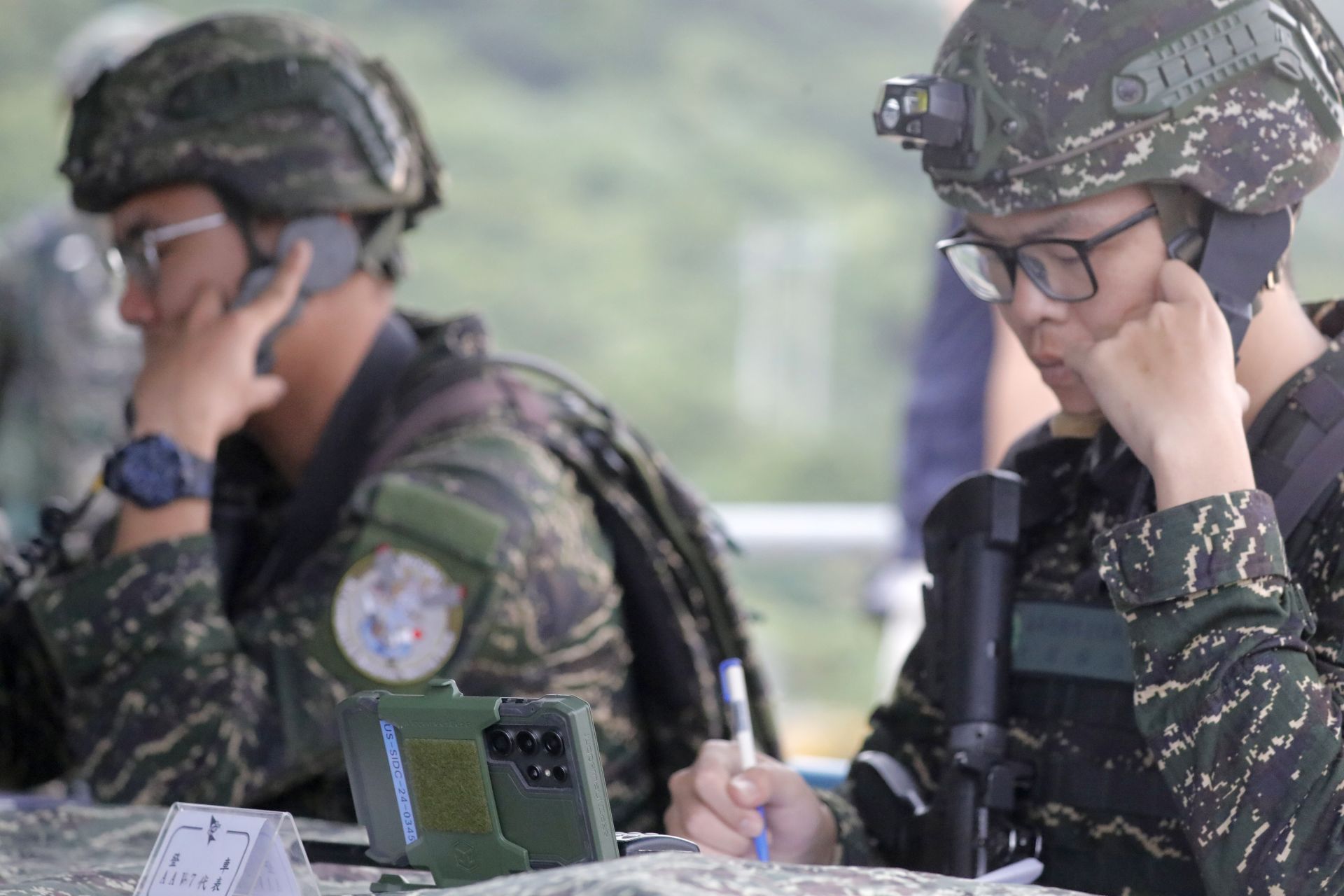 操演全面導入TAK系統，建立作戰共同圖像，強化部隊協同能力。（記者孫建屏攝）