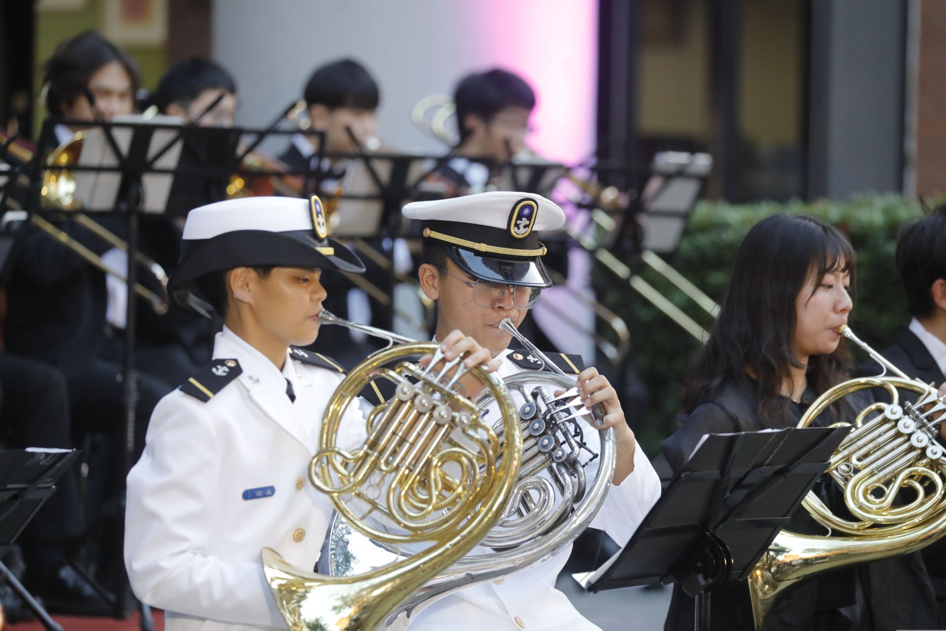 海官學生透過精湛的演出技巧，與中山大學管樂團交織出令人激賞的音樂饗宴。（記者孫建屏攝）
