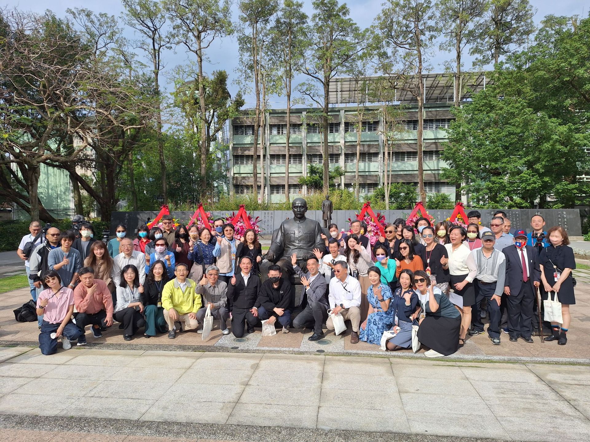 作為全球孫學研究的重要機構，國館致力於延續孫學思想，11月12日於中山文化園區「中山碑林」，舉行「向孫中山先生致敬」活動。（國父紀念館提供）