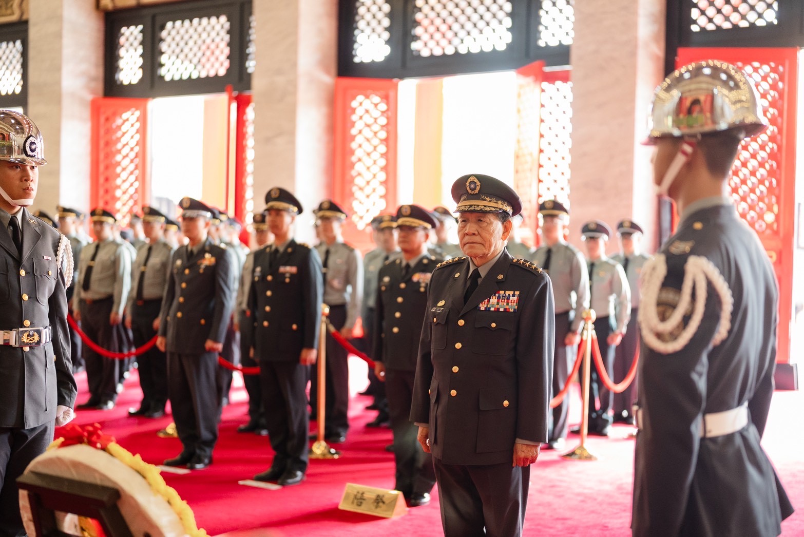 總統府戰略顧問霍守業一級上將昨日主持登步島大捷76週年祭祀典禮。（584旅提供）