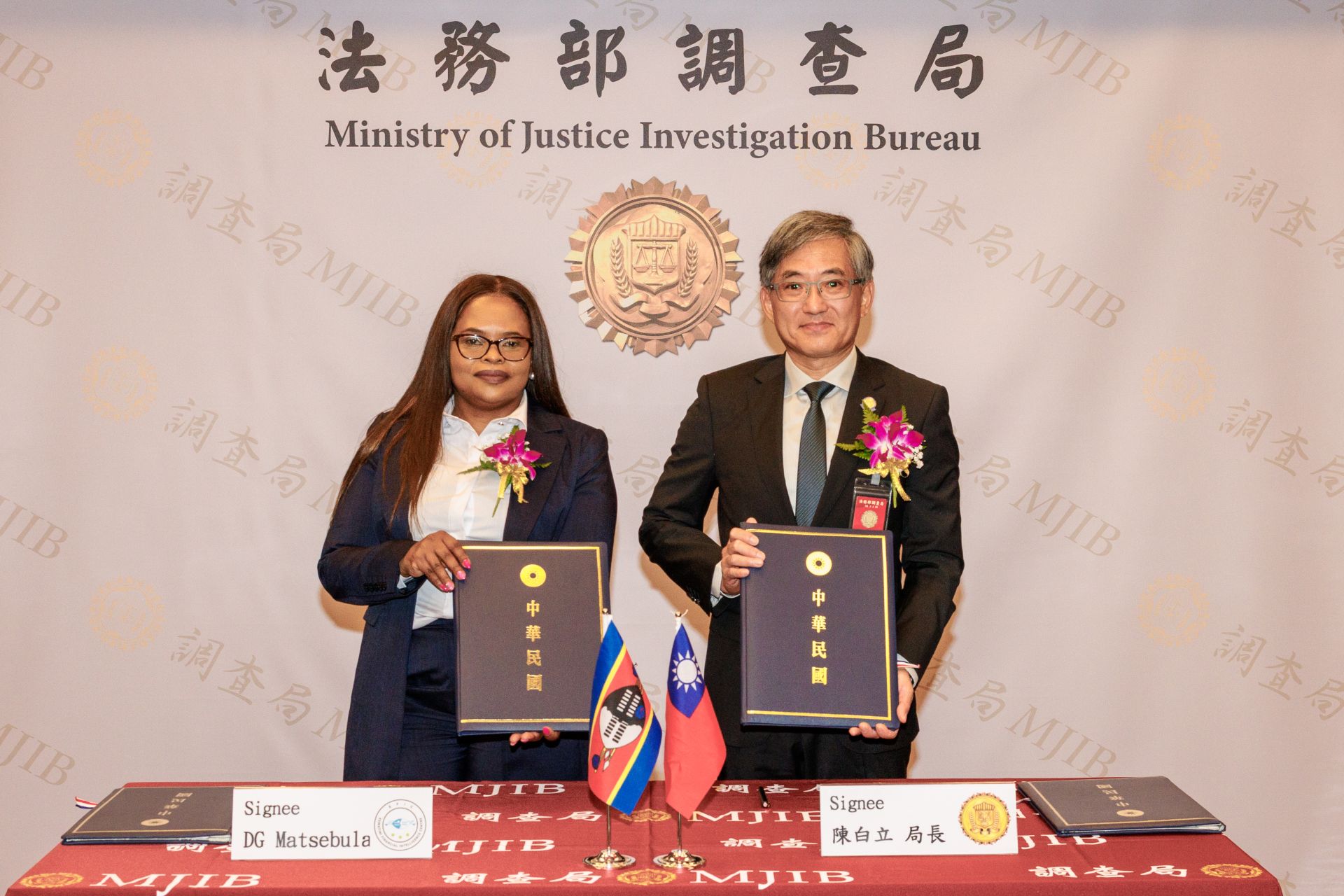 法務部調查局與史瓦帝尼王國金融情報中心簽署「關於涉及洗錢、相關前置犯罪、資助恐怖主義及資助武器擴散金融情資交換合作協定」，強化跨境防制洗錢與打擊資恐、資武擴能量。（法務部調查局提供）