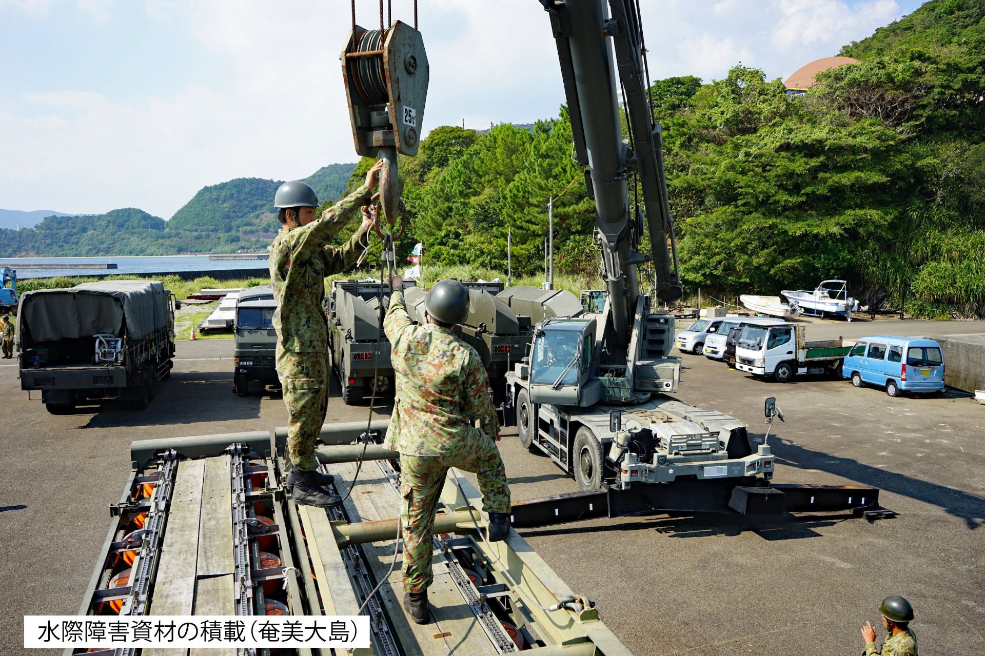日本將加速強化交通與能源等關鍵基建防護，應對潛在威脅。圖為陸上自衛隊5日在統合演習期間進行物資整備。（取自陸上自衛隊西部方面隊「X」帳號）