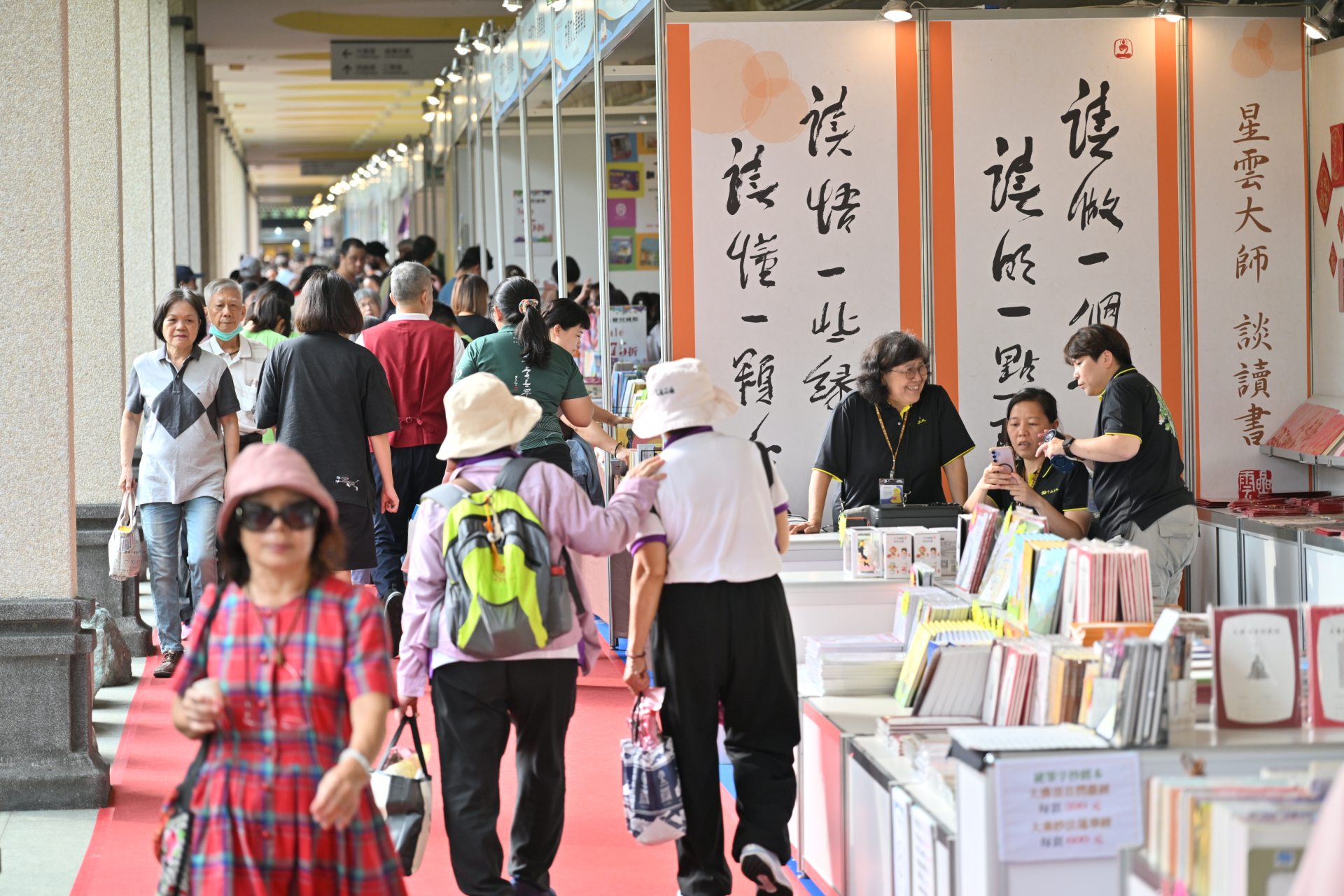「佛光山2025年書展暨蔬食博覽會」開幕當日盛況。(佛光山提供) 