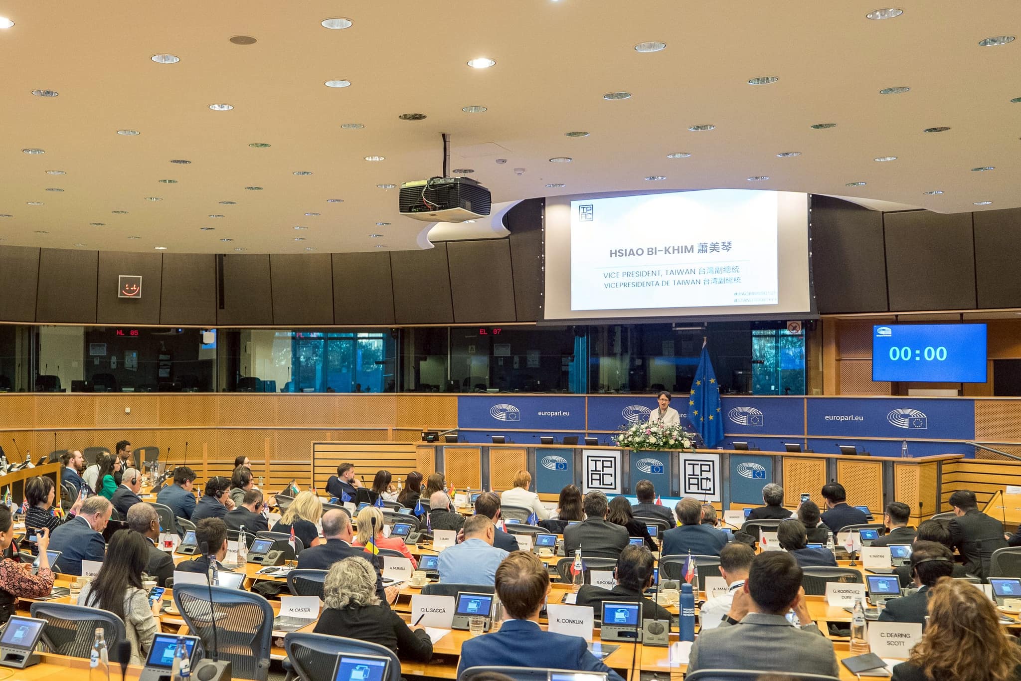 2025年IPAC高峰會在比利時布魯塞爾的歐洲議會召開，副總統蕭美琴在峰會上發表演說。（圖取自蕭副總統臉書）