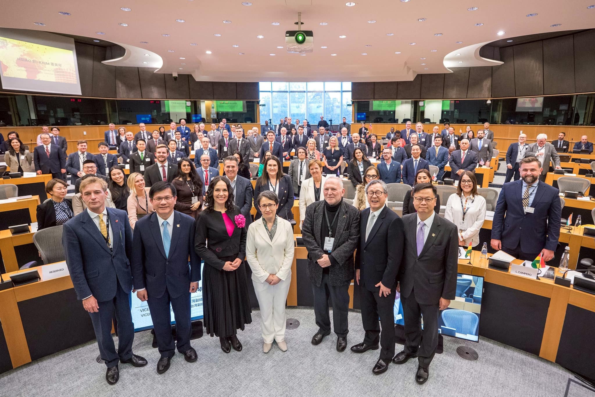 蕭美琴發表返國談話表示，臺灣不孤單，因為我們有愈來愈多理念相近的夥伴同行。（圖取自蕭副總統臉書）