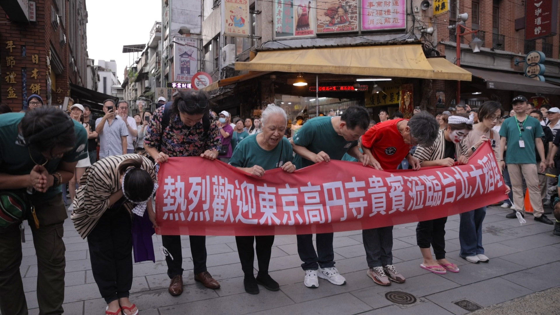 2025大稻埕秋穫季今（9）日迎來最高潮，迪化街化身臺日文化交流的伸展台。（大稻埕創意街區發展協會提供）