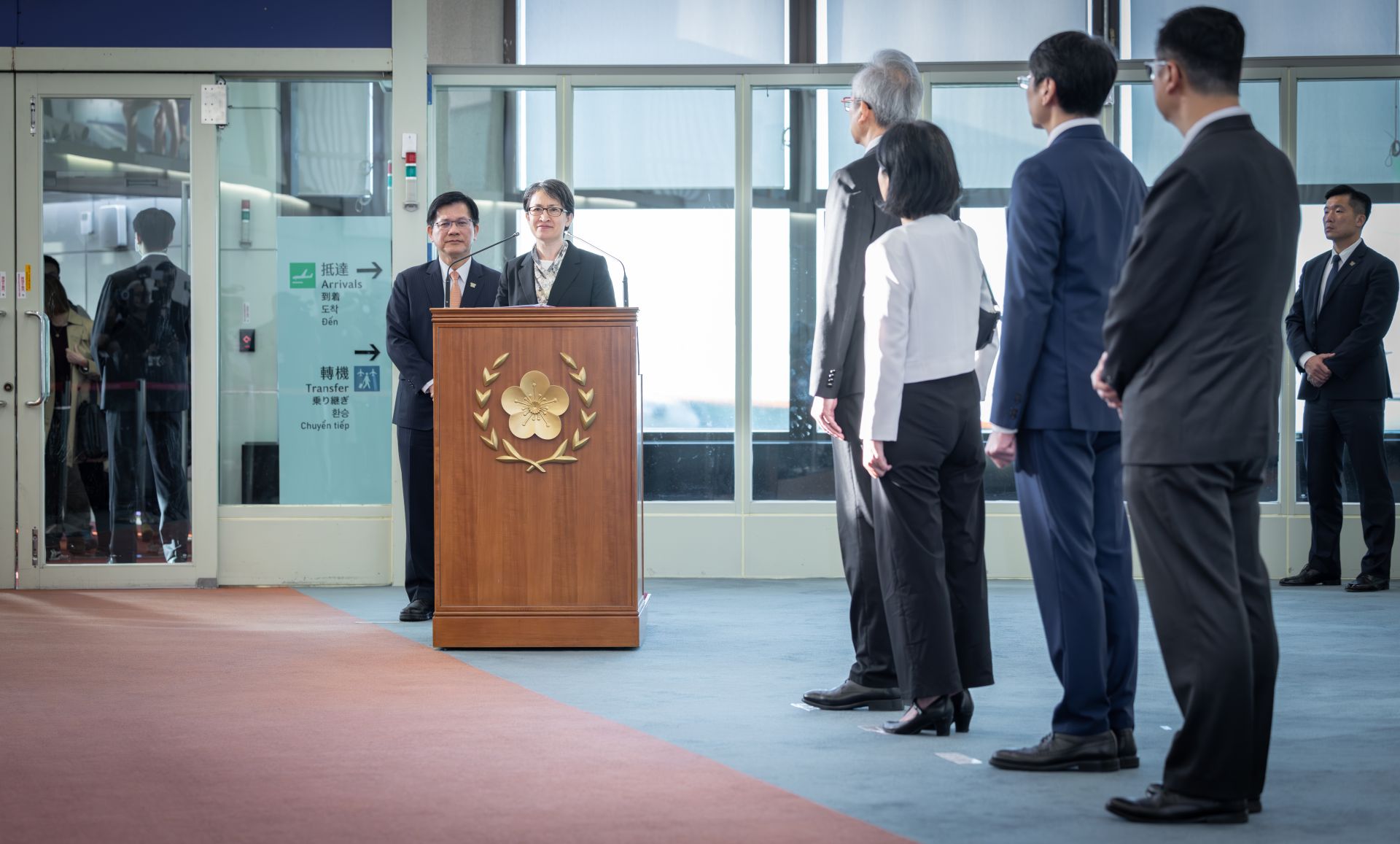 蕭副總統結束歐洲行，昨日清晨搭機返抵國門，並於桃園機場發表談話。（總統府提供）