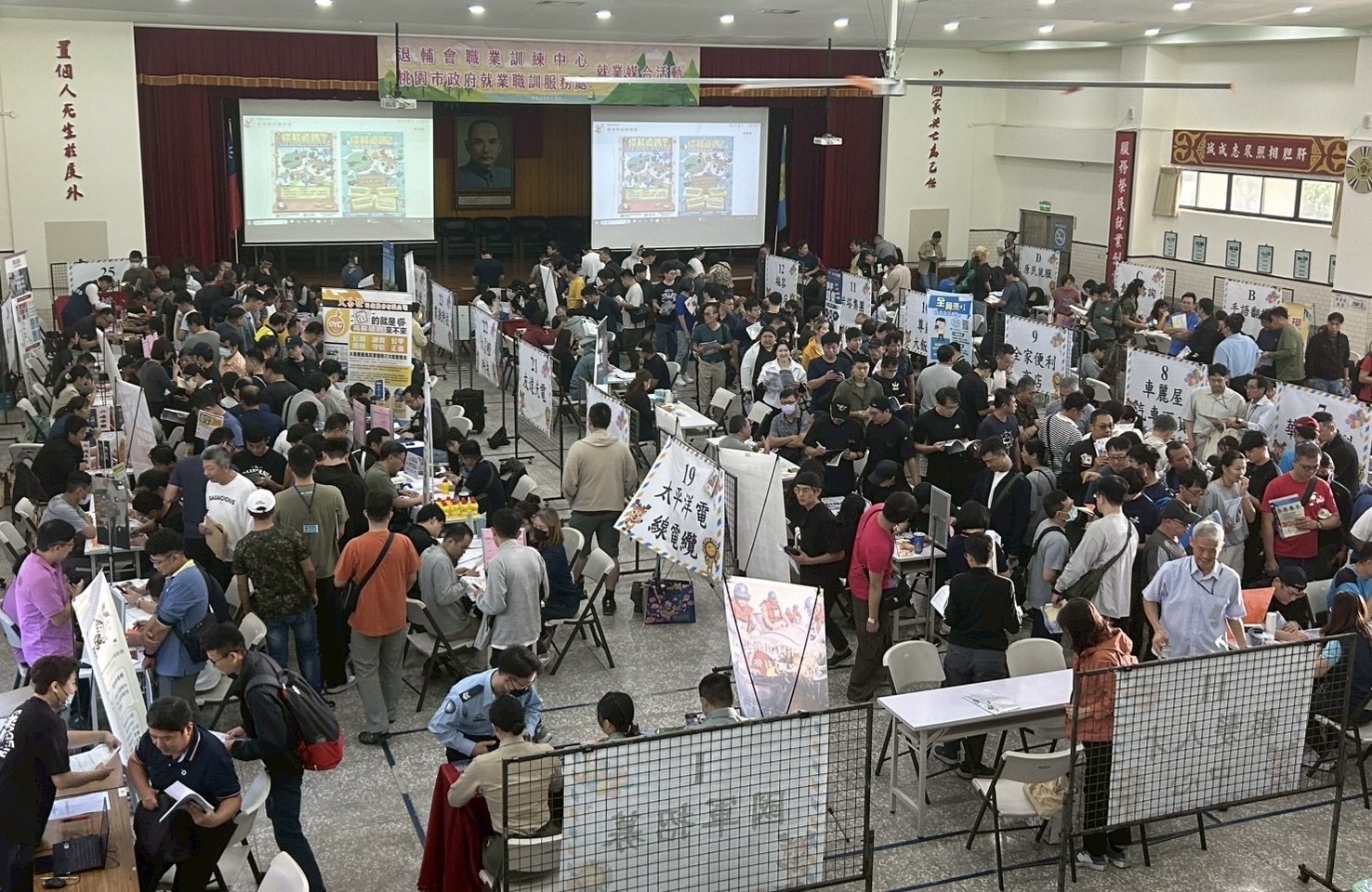 「2025職涯攜手一鹿相伴」就業博覽會邀集友達光電等50家知名企業參與。（輔導會職業訓練中心提供）