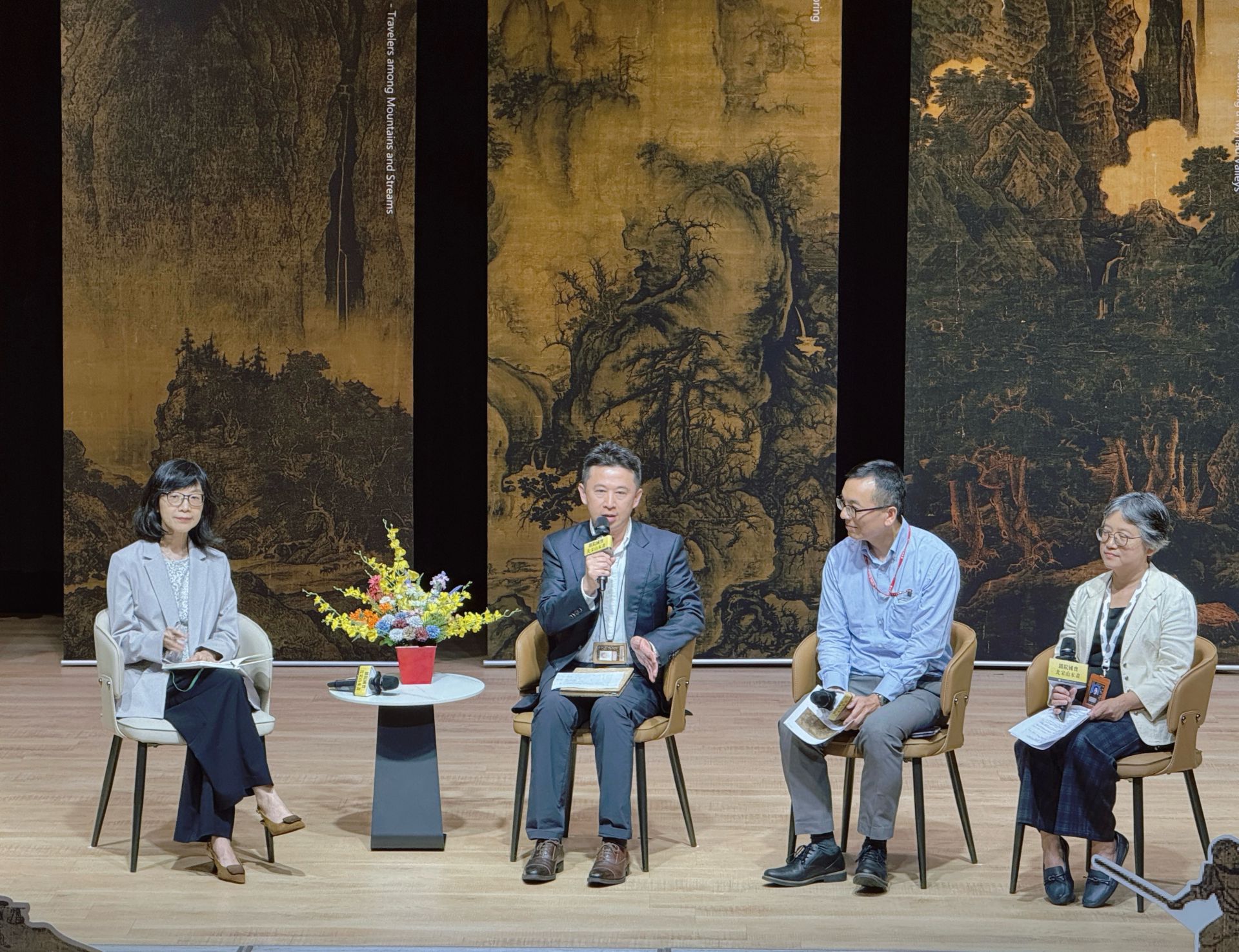 精采對談分享3幅山水名作的觀看視角與展出歷史脈絡，瀰漫北宋山水畫境迷人魅力。（故宮南院提供）