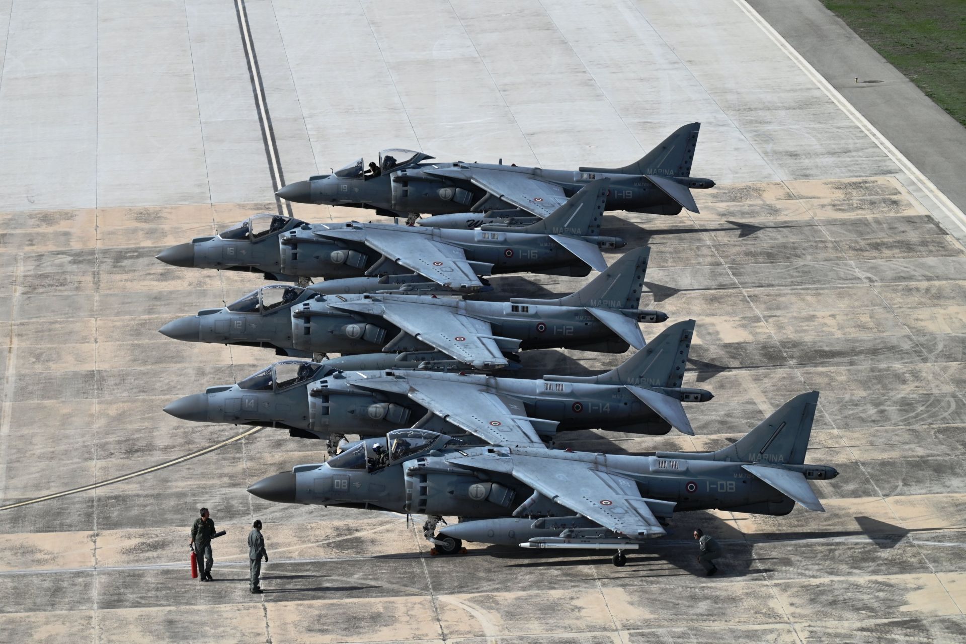  義大利空軍投入AV-8B等戰機，配合友軍第5代戰機作戰。（取自AIRCOM「X」帳號）