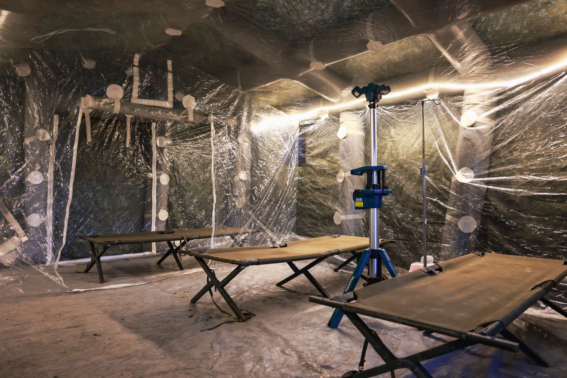  國軍前進外科小組為軍醫局所屬單位。圖為花蓮馬太鞍溪堰塞湖溢流釀災，國軍「前進外科小組」即由包含國軍醫院醫師等醫務人員進駐災區，強化醫療服務量能。（本報資料照片）