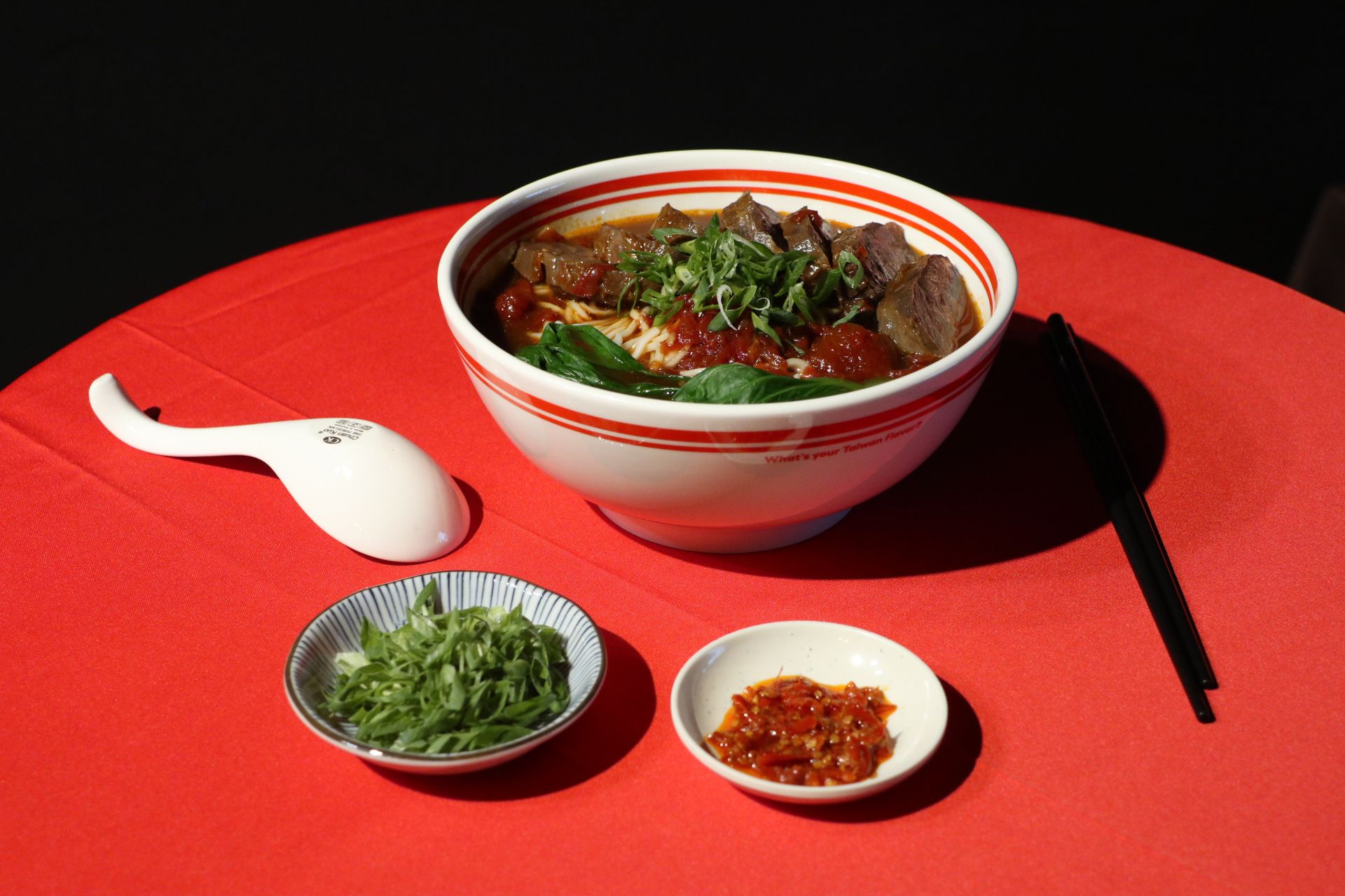 文化總會將於11月27日前往全世界金屬樂團密度最高的芬蘭，舉辦「F:F:F-Formosa:Finland:Fest.」音樂節，副領隊索艾克策劃餐點番茄紅燒牛肉麵。（記者劉昕翊攝）