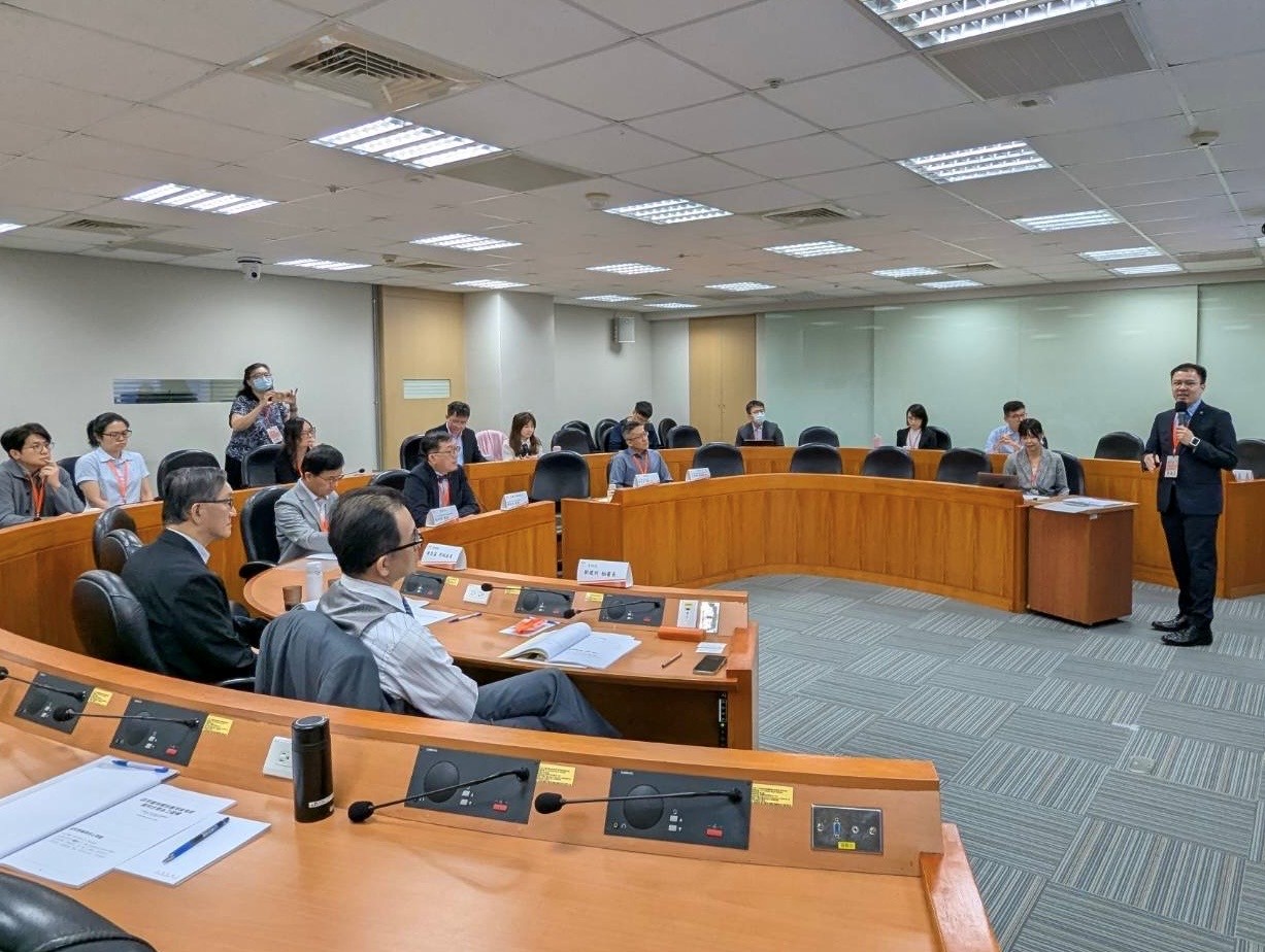 考試院舉辦《文官制度》跨世代學術交流圓桌論壇，讓資深與青年學者能面對面交流、分享經驗、激發新思維。（考試院提供）