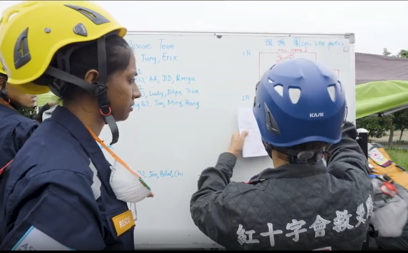 學員進行城市搜救訓練。（消防署提供）