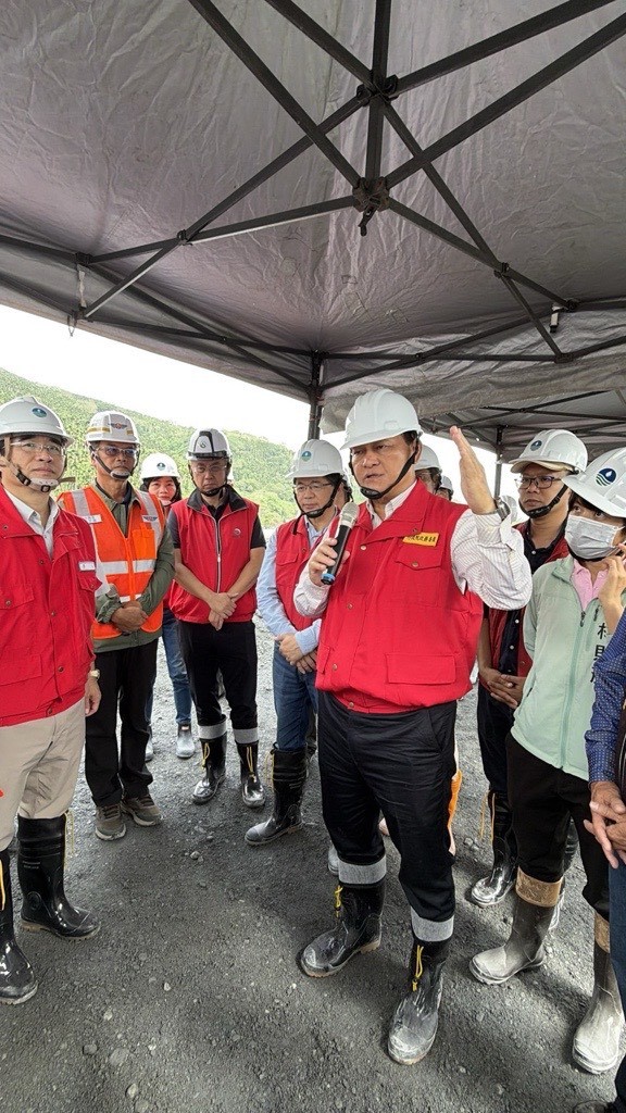 季連成心繫花蓮馬太鞍溪堰塞湖， 關切災民家園復原、河川堤防與便道重建。（行政院提供）