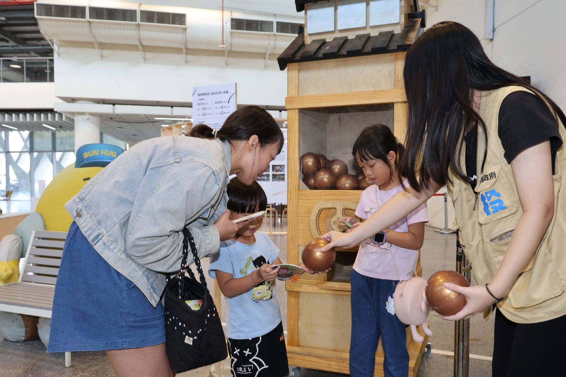 成立逾1年的南投縣政府青年發展所，昨（15）日起一連2天，在南投縣農工商會展中心舉辦「南投青年開槓祭」成果活動。（南投縣政府提供）