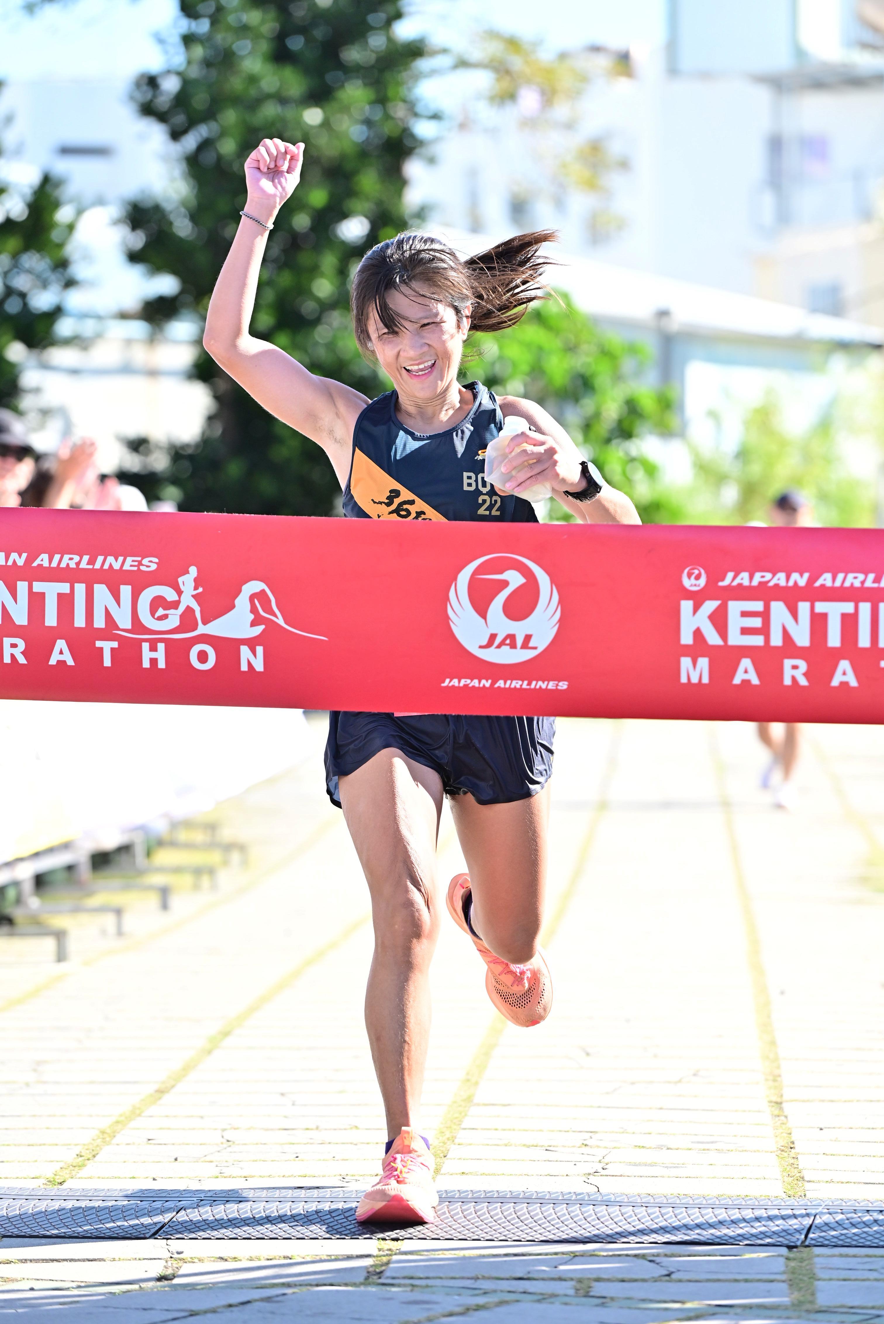 全馬女子組冠軍許紹程。（屏東縣政府提供）