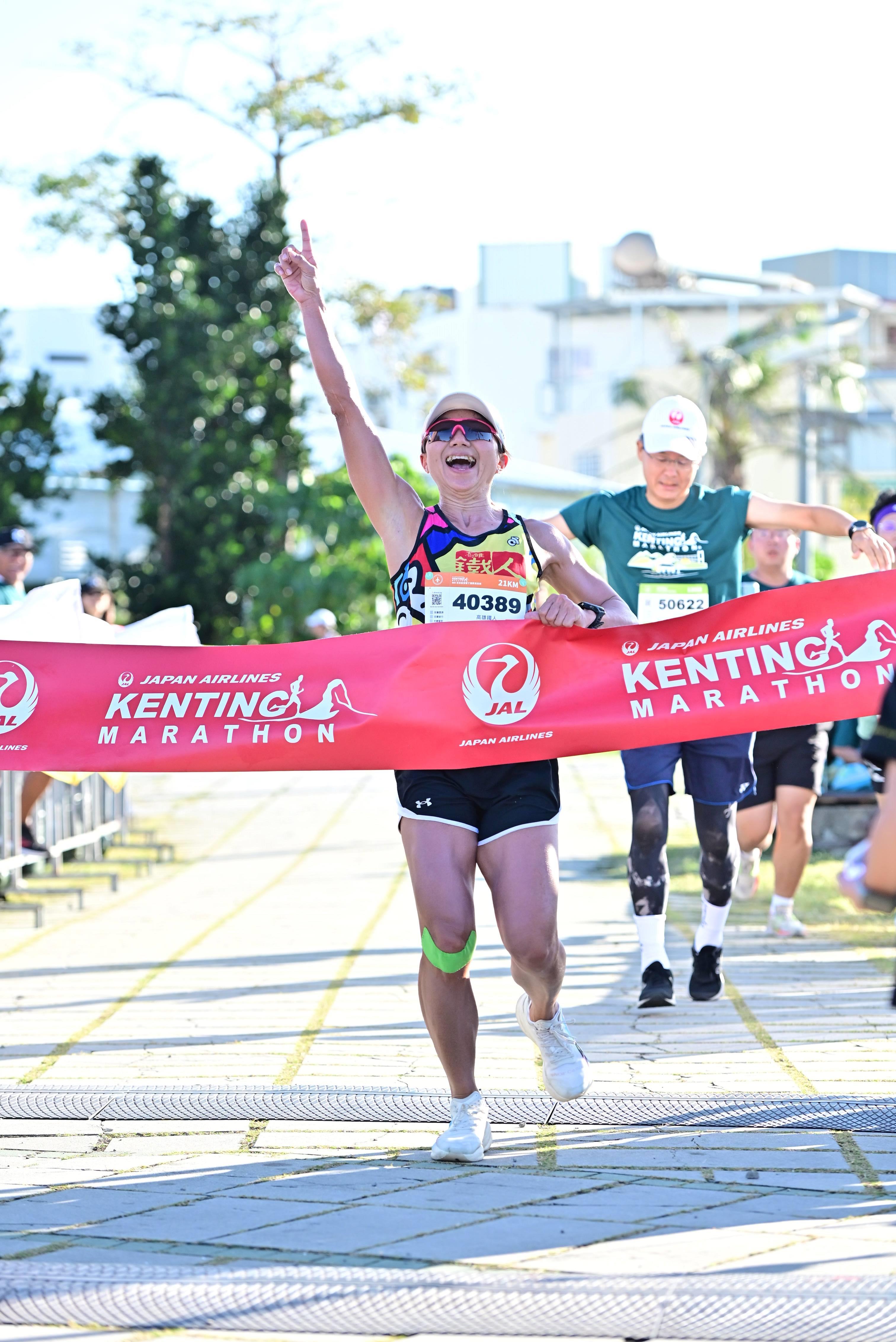 半馬女子組冠軍黃依婷。（屏東縣政府提供）