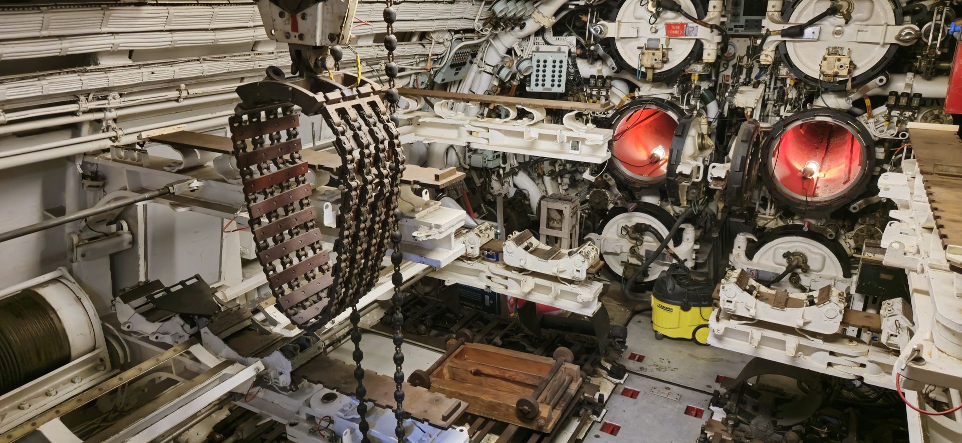  艦艏6管533公厘魚雷發射管，主要搭配MK-24「虎魚」魚雷使用。（取自Frederick Feulner官網）