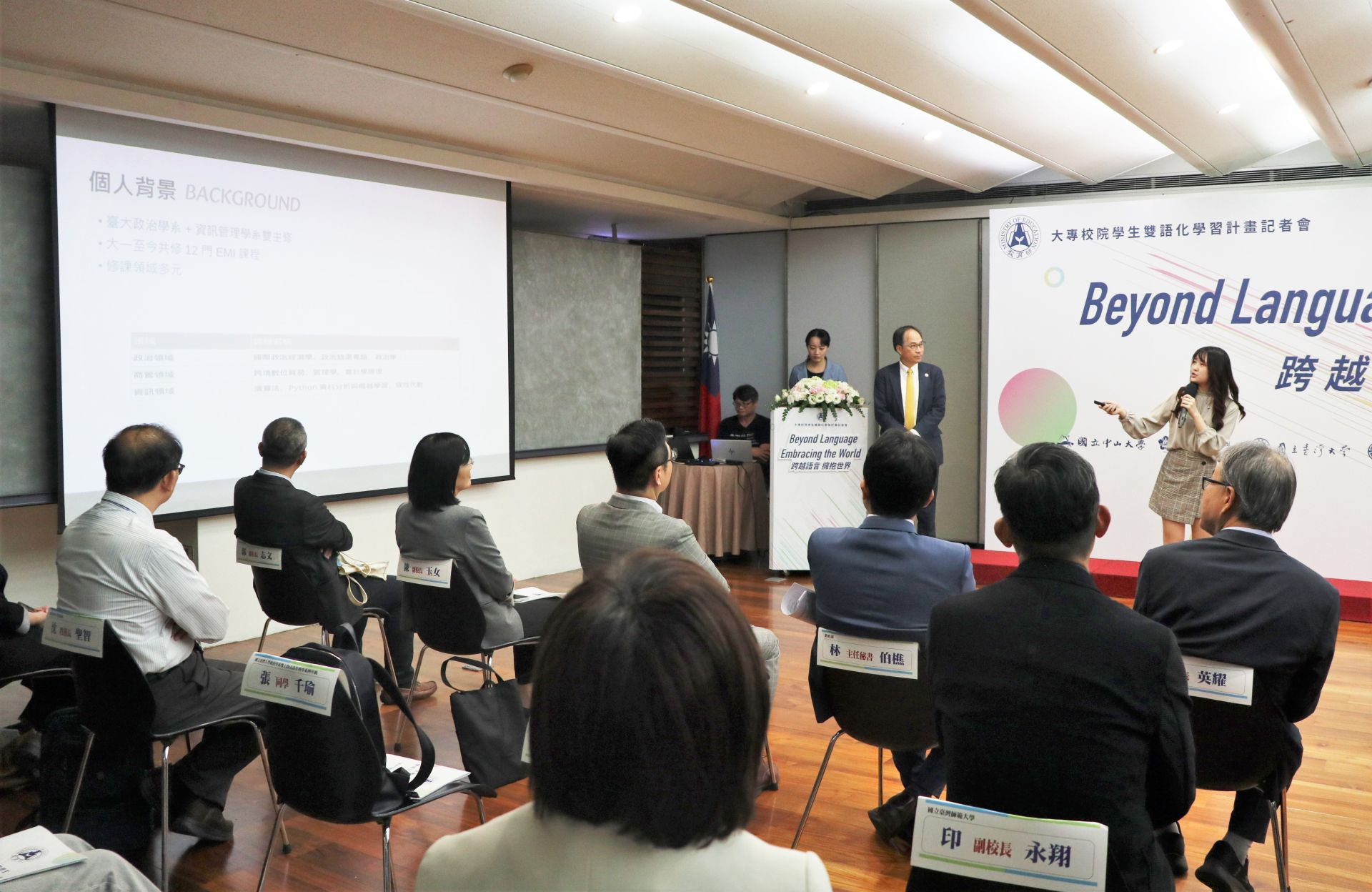 國立臺灣大學政治學系雙主修資訊管理學系4年級張千瑜分享，她覺得EMI課程是自身大學期間最好的投資。（記者劉昕翊攝）