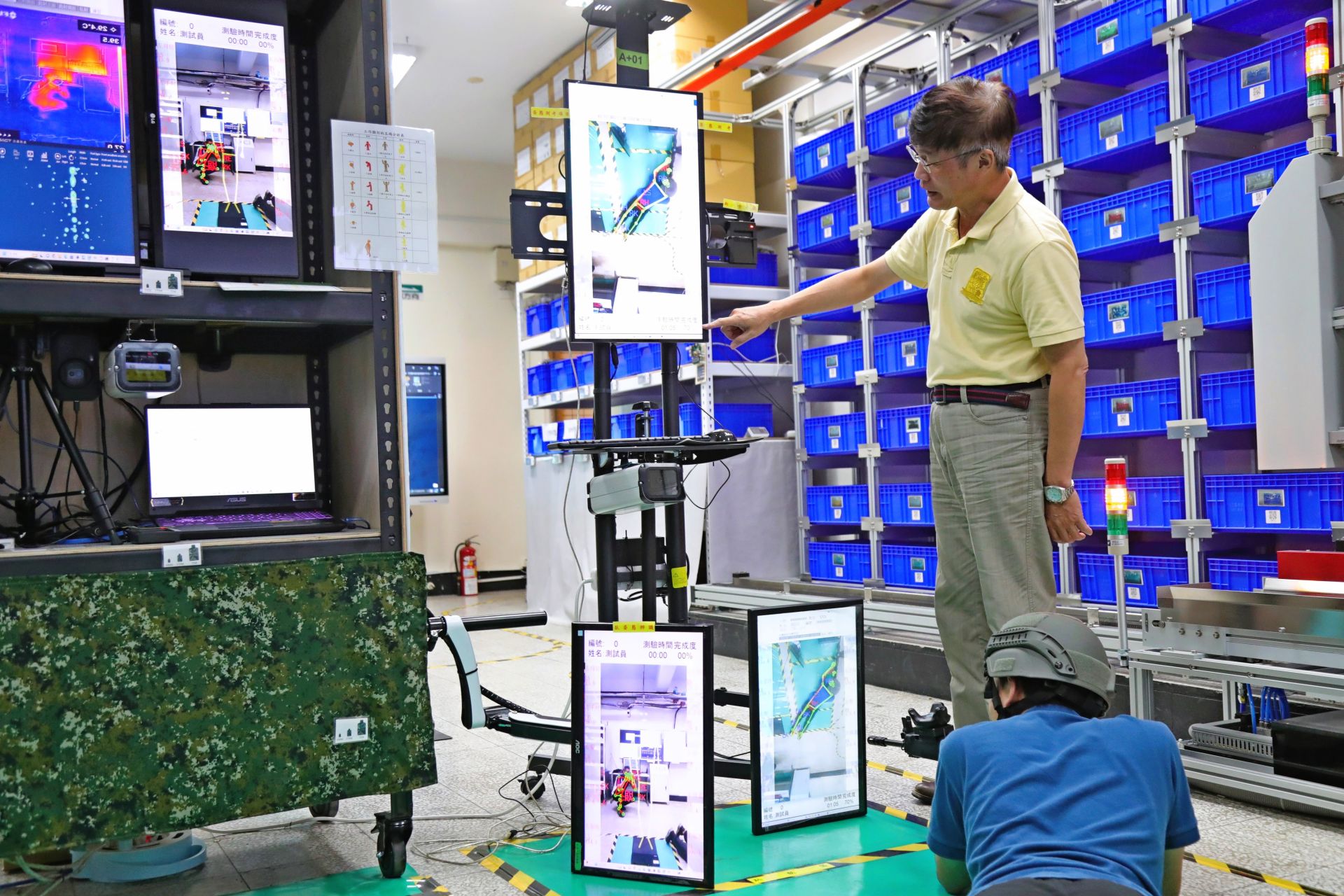張法憲師生研發的「動態人因參數量測系統」， 可分析與紀錄動態訓練的姿體動作，即時提供修正建議與導正提升戰鬥訓練成效。（資料照片，記者孫建屏攝）
