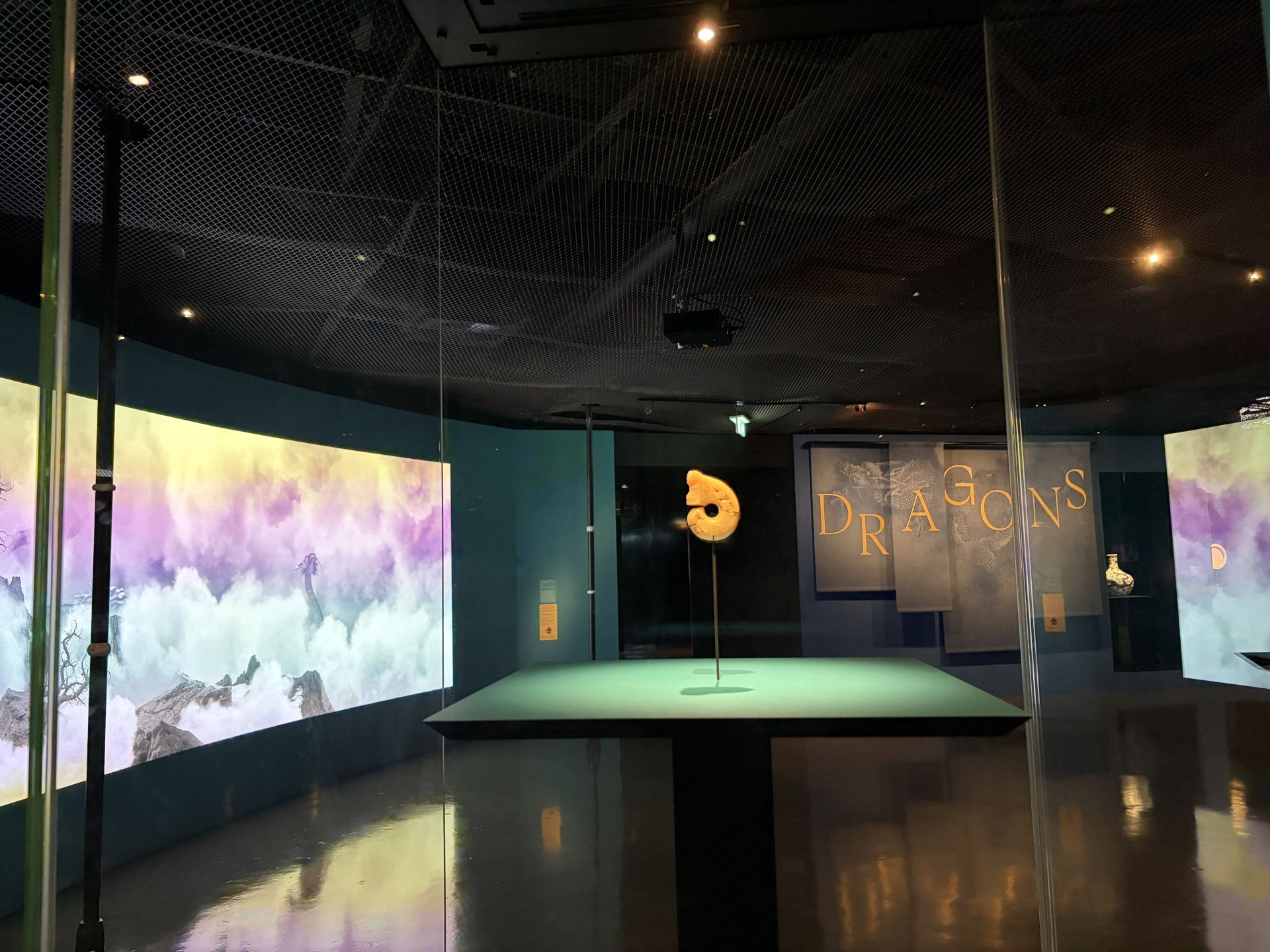 國立故宮「龍」展將在法國展出至2026年3月1日，展品來自故宮精選館藏。（國立故宮提供）