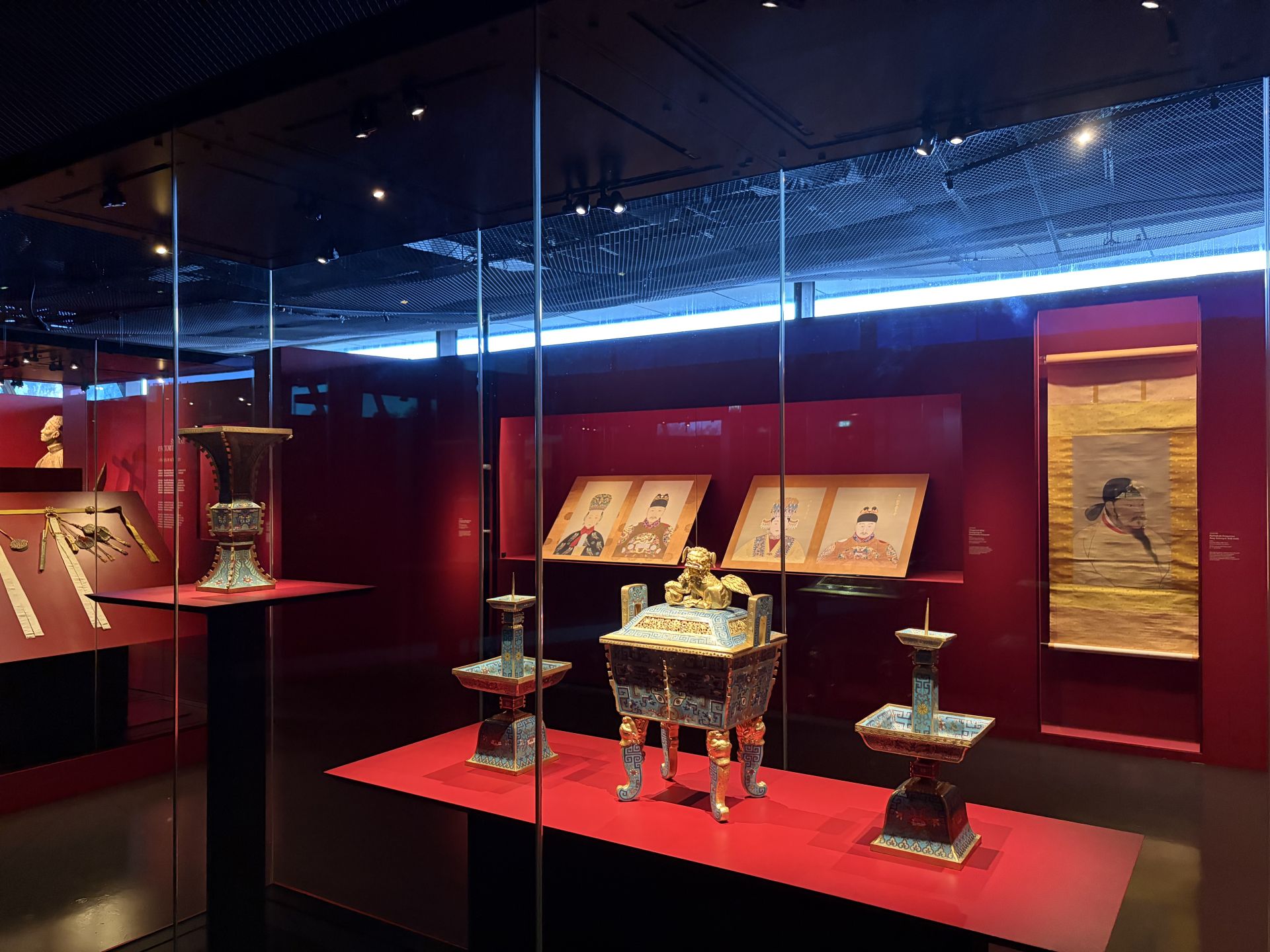 國立故宮博物院百年院慶特展「龍」，於法國當地時間11月17日在凱布朗利博物館揭幕。（國立故宮提供）