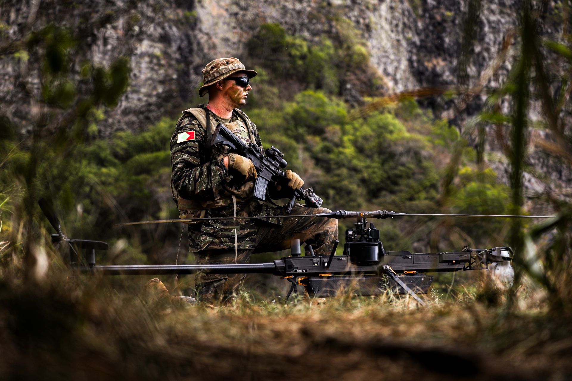 MBCT透過大量無人機，提升部隊感知能量。圖為第25步兵師演習期間操作Ghost-X無人機。（取自DVIDS網站）