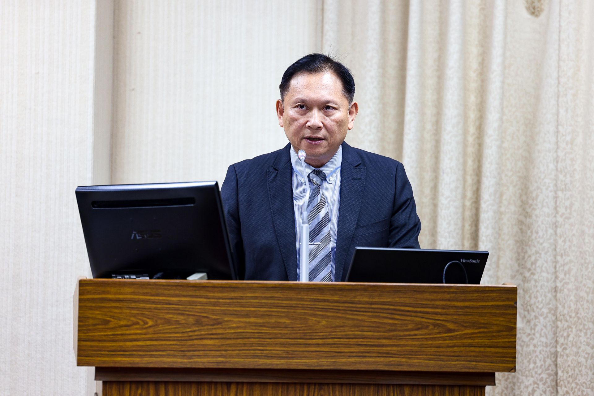 政治作戰局局長史順文中將報告國軍心理衛生制度執行情形、求助樣態原因分析及策進作為等內容。（記者王子昌攝）