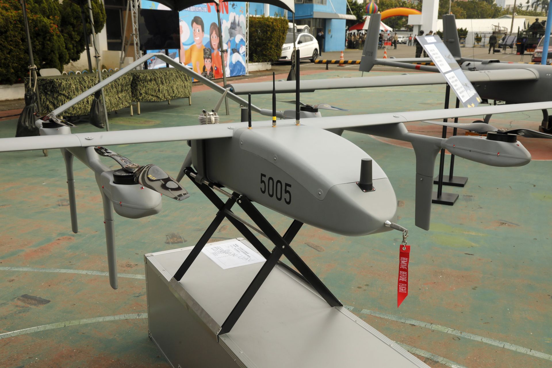 陸用型無人機於新濱營區中的展示，是首次該型機在國軍營區開放活動中亮相。（記者孫建屏攝）