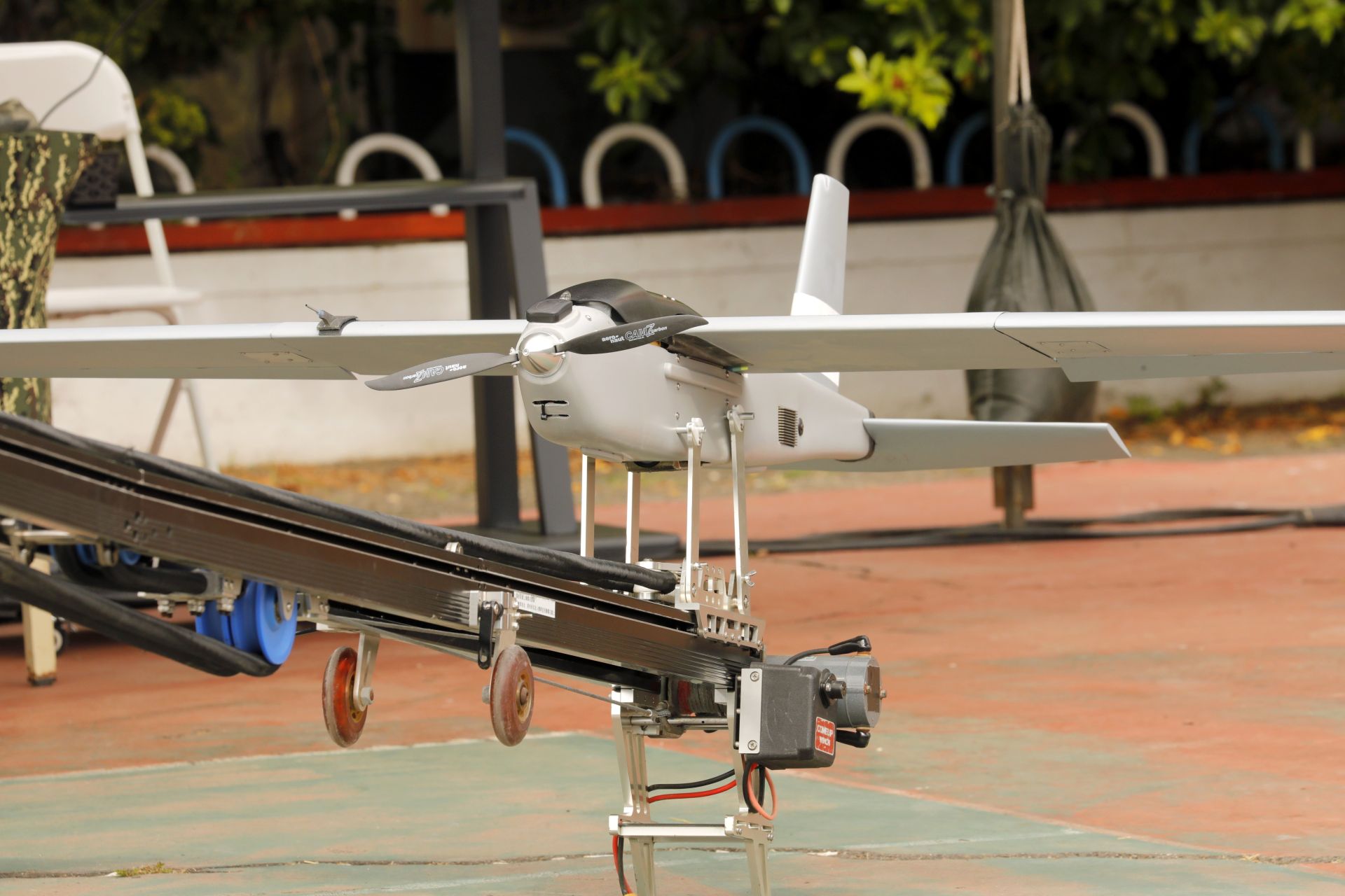 紅雀二型無人機可採手擲或彈射架方式起飛。（記者孫建屏攝）