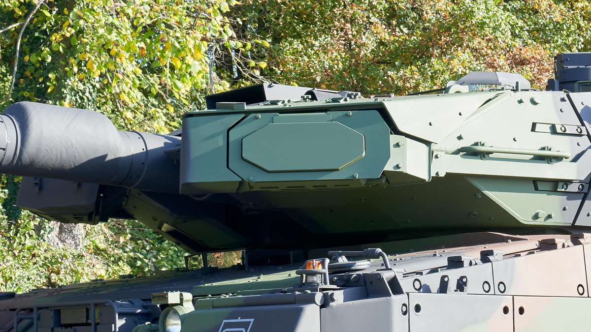 「戰利品」APS主要由砲塔周圍的4面雷達偵測來襲威脅。圖為「豹2A7 A1」的「戰利品」雷達。（取自德國聯邦國防軍網站）