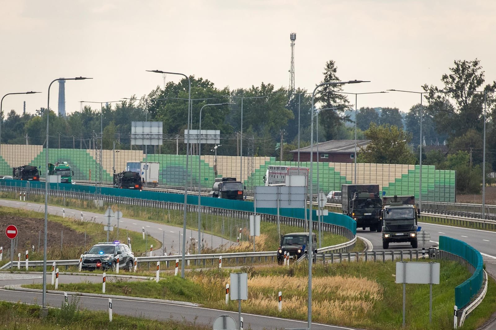 歐盟《軍事機動方案》將提升部隊跨國部署效能。圖為德軍8月演練機械化部隊跨區增援。（取自德國聯邦國防軍網站）