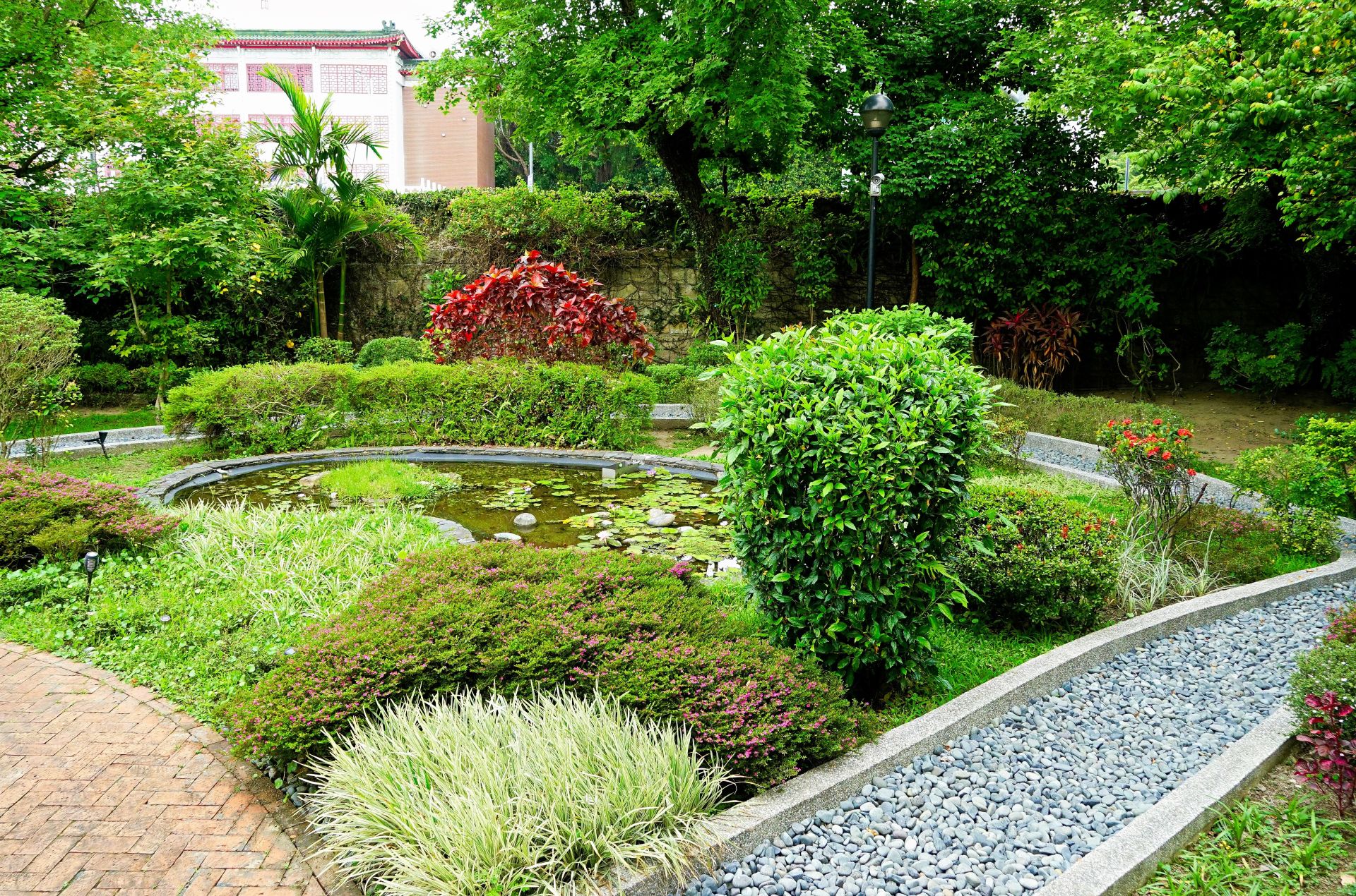 室外庭院也充滿典雅的風格，成為熱門拍照景點。（圖：取自臺北旅遊網）