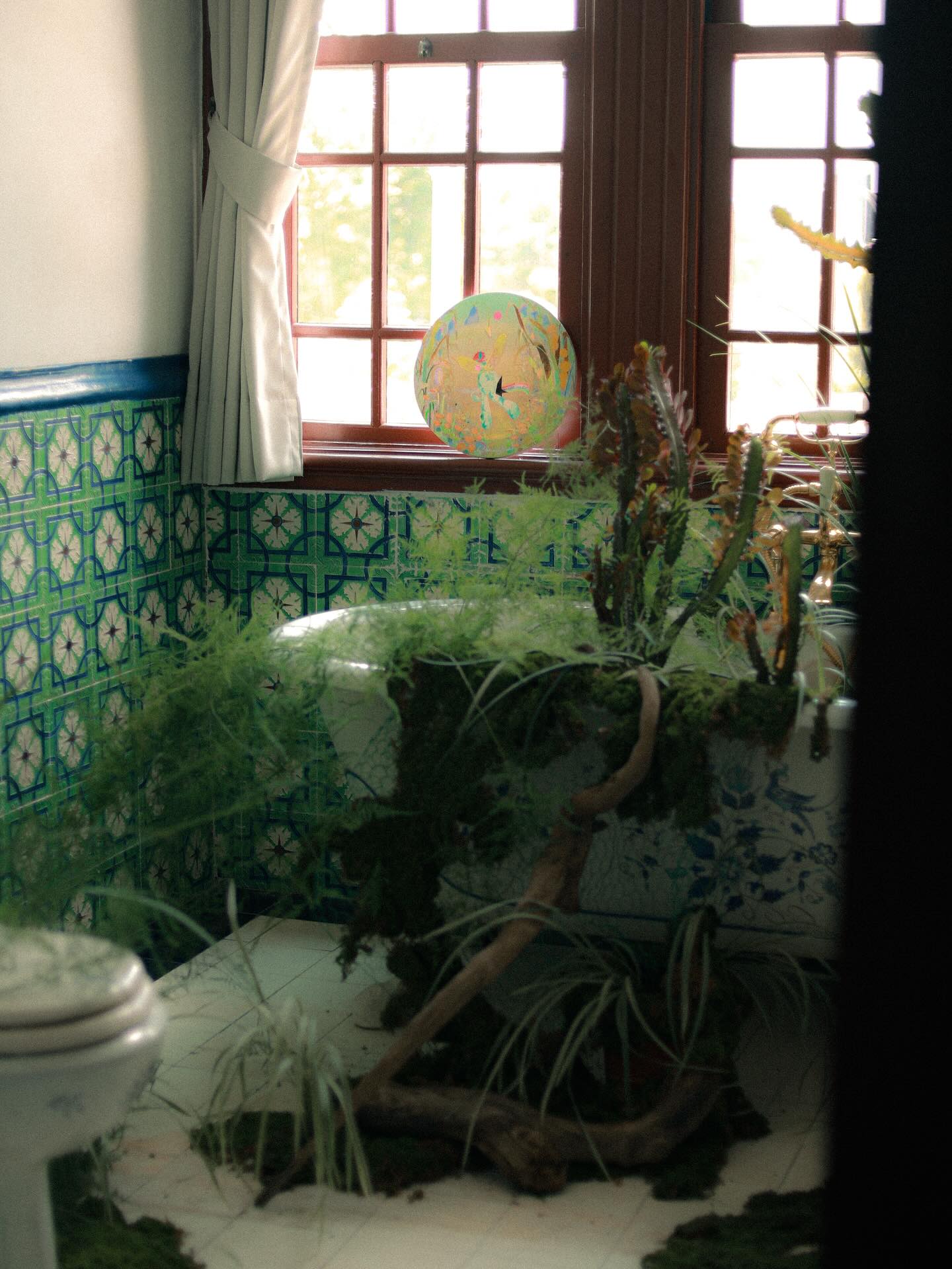 運用材料交織，在空間中形塑文明與自然拉扯與共生。（圖：取自臺北旅遊網）