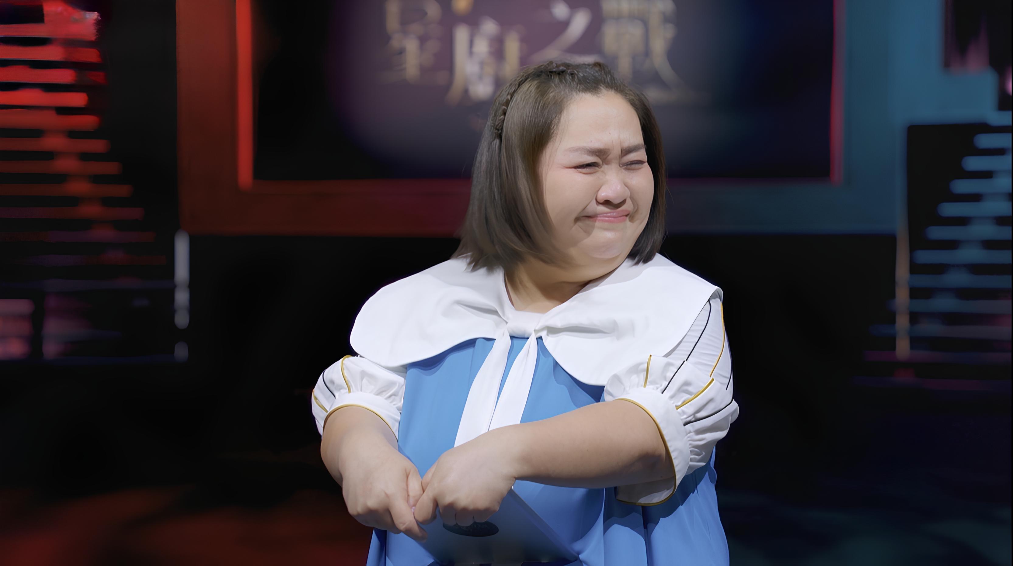 主持人鍾欣凌在公布淘汰名單時難忍激動。（華視提供）