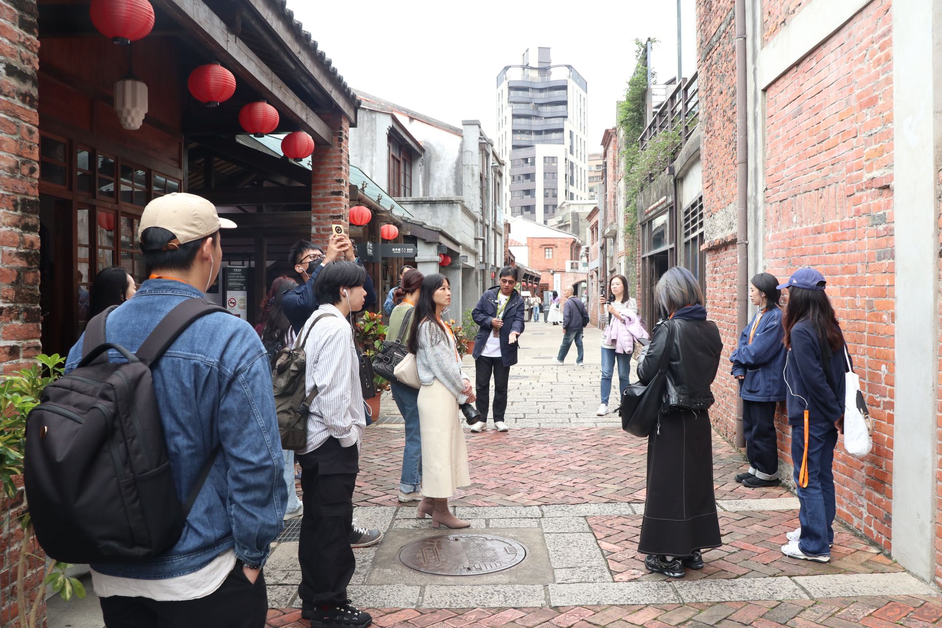 為串聯各基地的特色並擴大合作成果，文化局以基地所在中正萬華、北投及大同等區域規劃4條主題路徑。（記者劉昕翊攝）