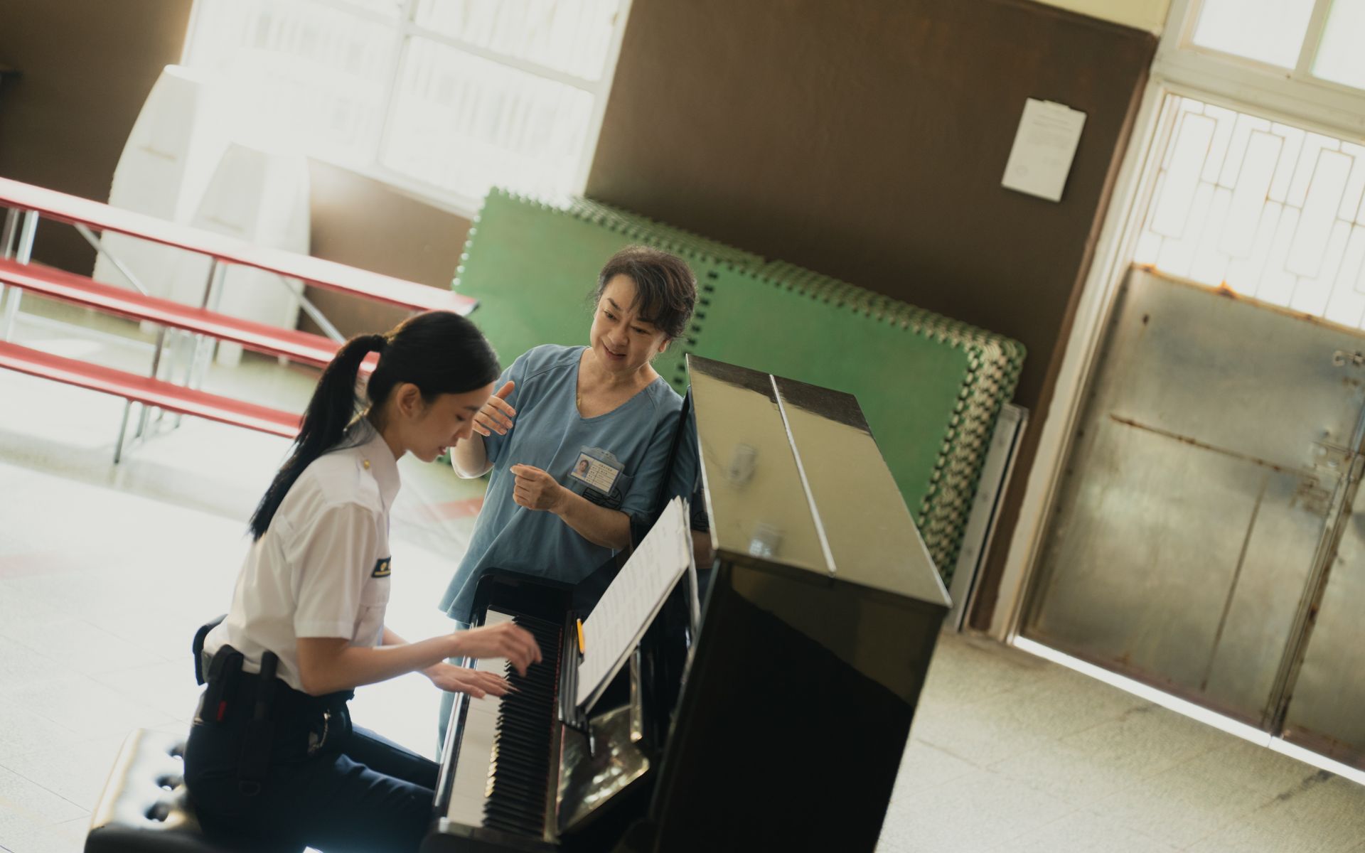 陳庭妮（左）把兒時鋼琴技藝搬上大銀幕。（壹壹喜喜提供）