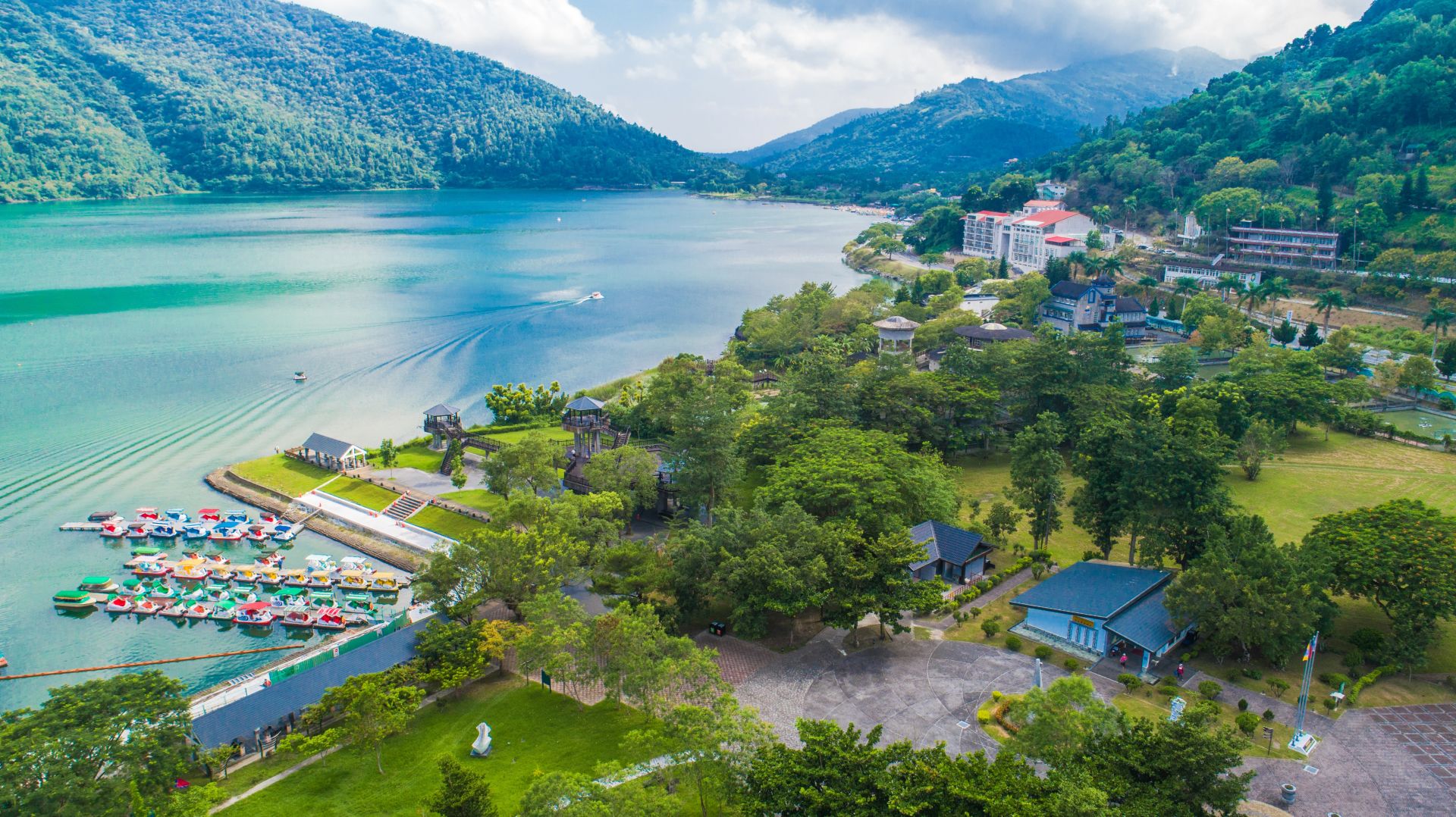 鯉魚潭位於壽豐鄉池南村鯉魚山腳下，因東傍鯉魚山而得名。（取自花東縱谷國家風景區網站）