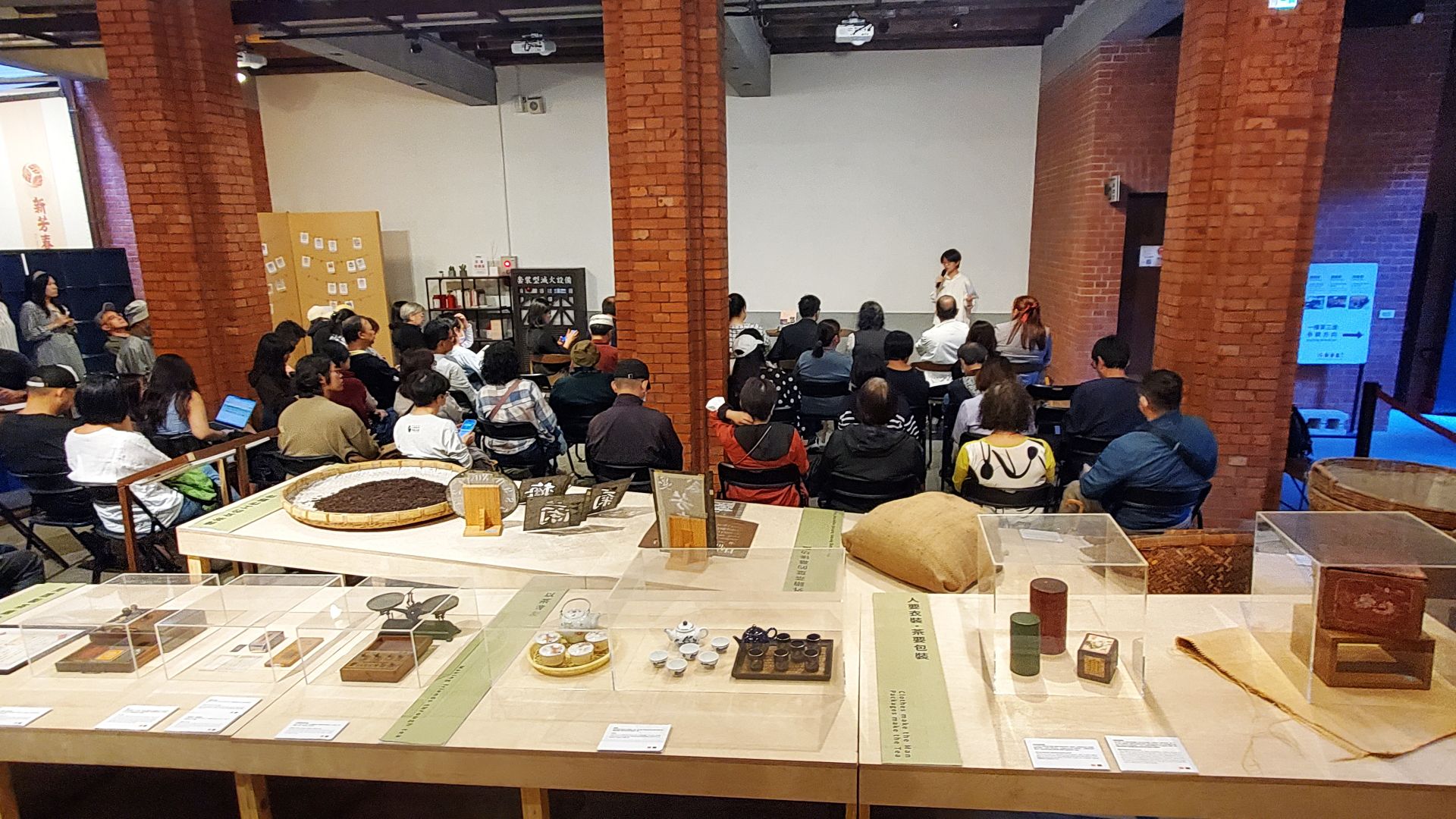 臺北市文化局今（22）日舉辦《家是臺北的名字：從我到我們的城之記憶》新書發表會。（記者黃朝琴攝）