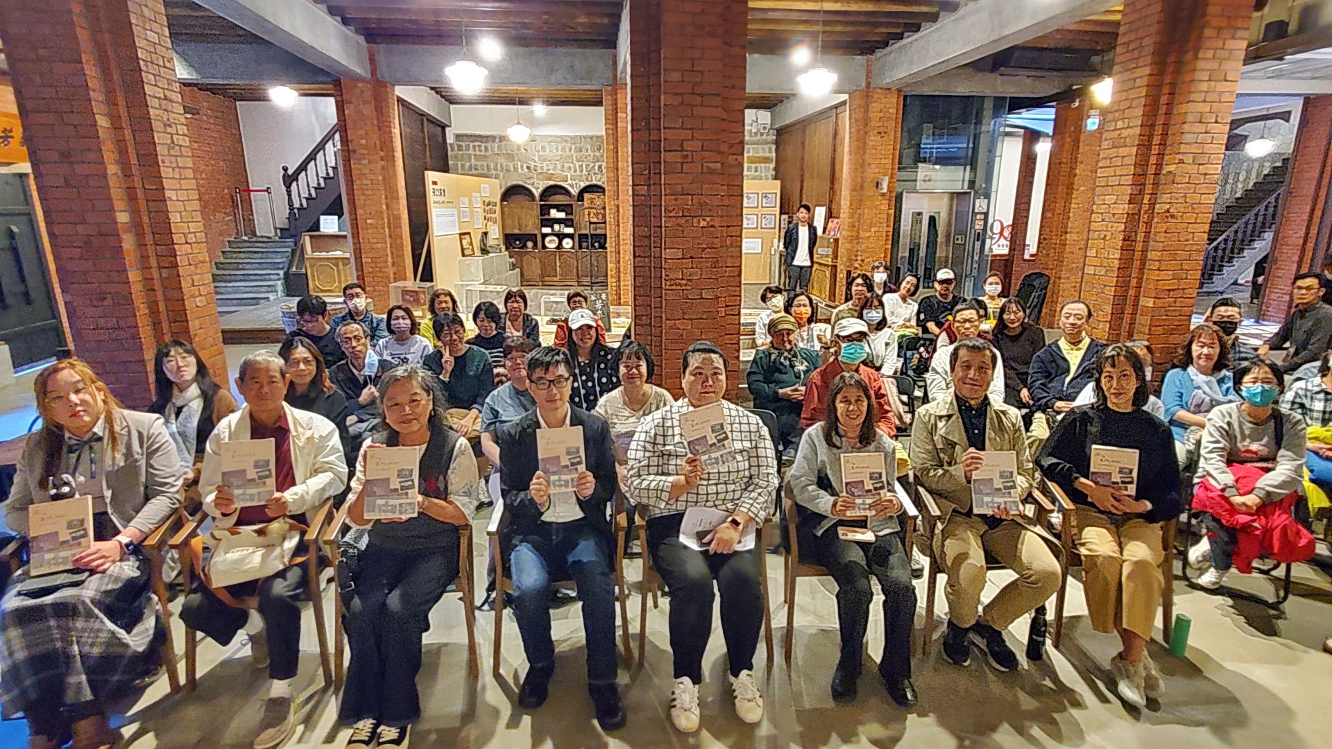 臺北市文化局今（22）日擇定「新芳春茶行」，舉辦《家是臺北的名字：從我到我們的城之記憶》新書發表會。（記者黃朝琴攝）