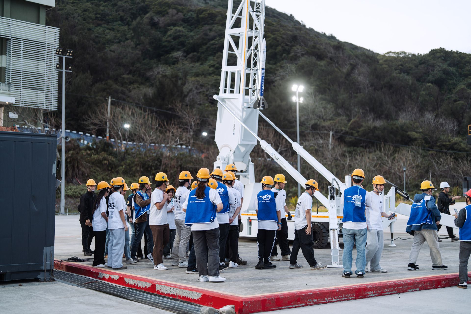 淡江大學航空太空工程學系「太空科技實驗室」研製「淡江二型」火箭，清晨6時46分於旭海科研火箭發射場發射。（圖由國家太空中心提供）