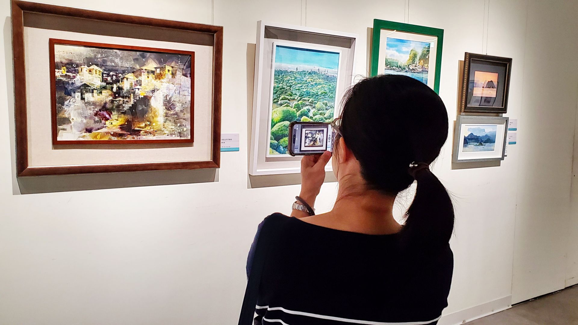 「臺灣水彩精選系列：島嶼」大展，讓民眾更貼近本土藝術的生命力。（記者黃朝琴攝）