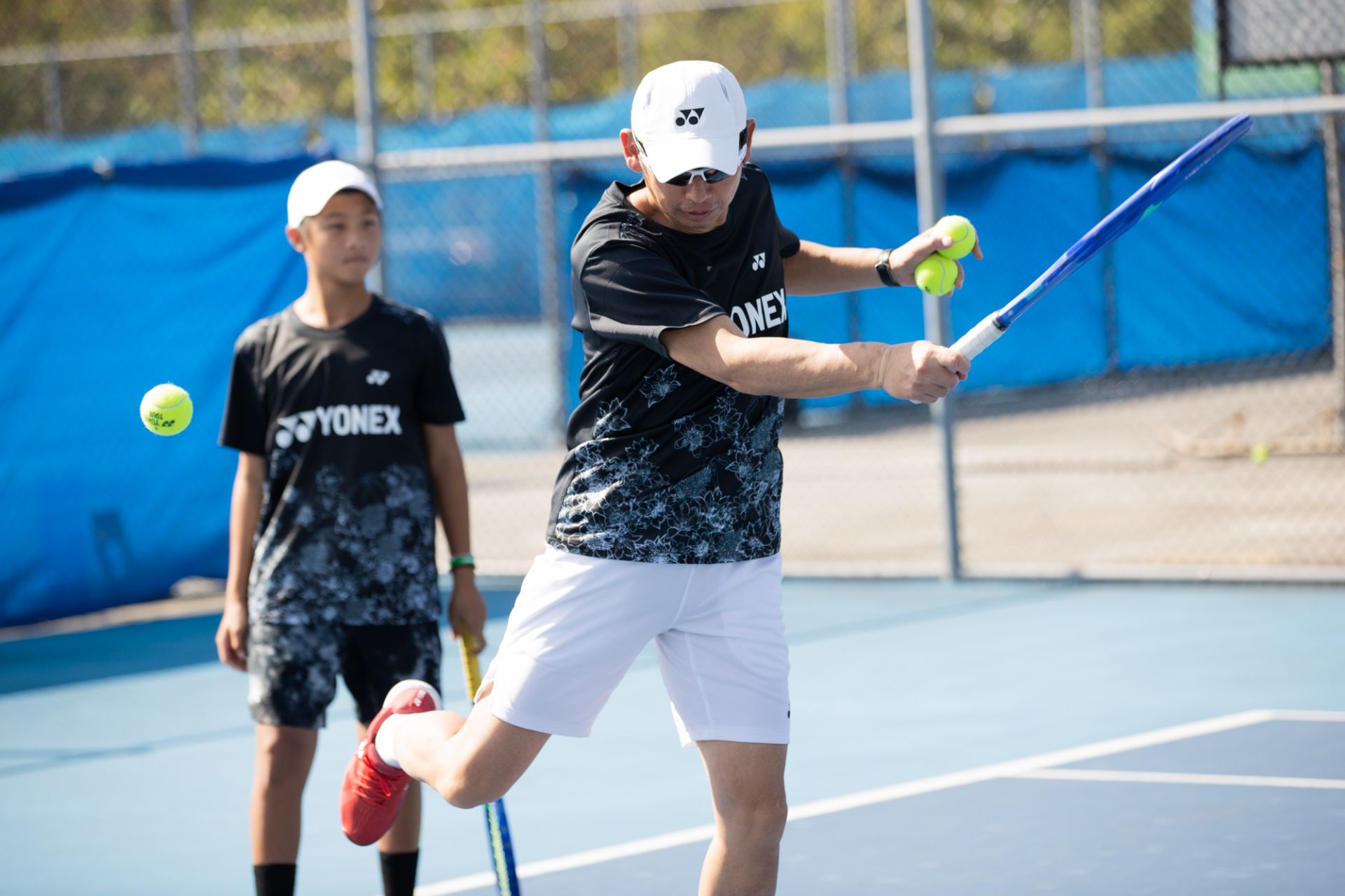 中山芳德教練示範動作。（海碩整合行銷提供）