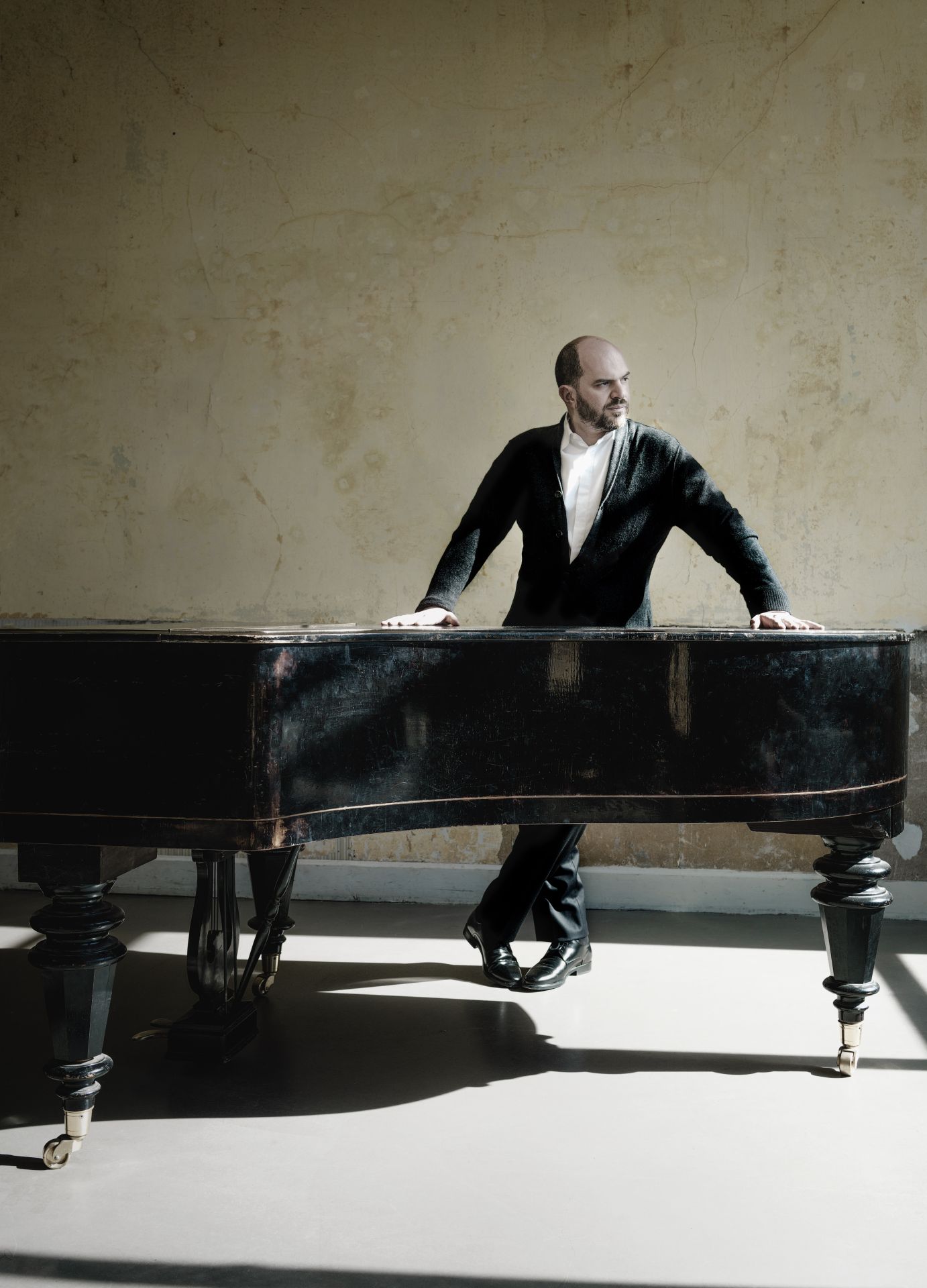 俄裔美國鋼琴家基里爾．格斯坦首次來臺，呈現李斯特、布拉姆斯經典，的為浪漫樂派的雙重面貌帶來精彩註解。（兩廳院提供）