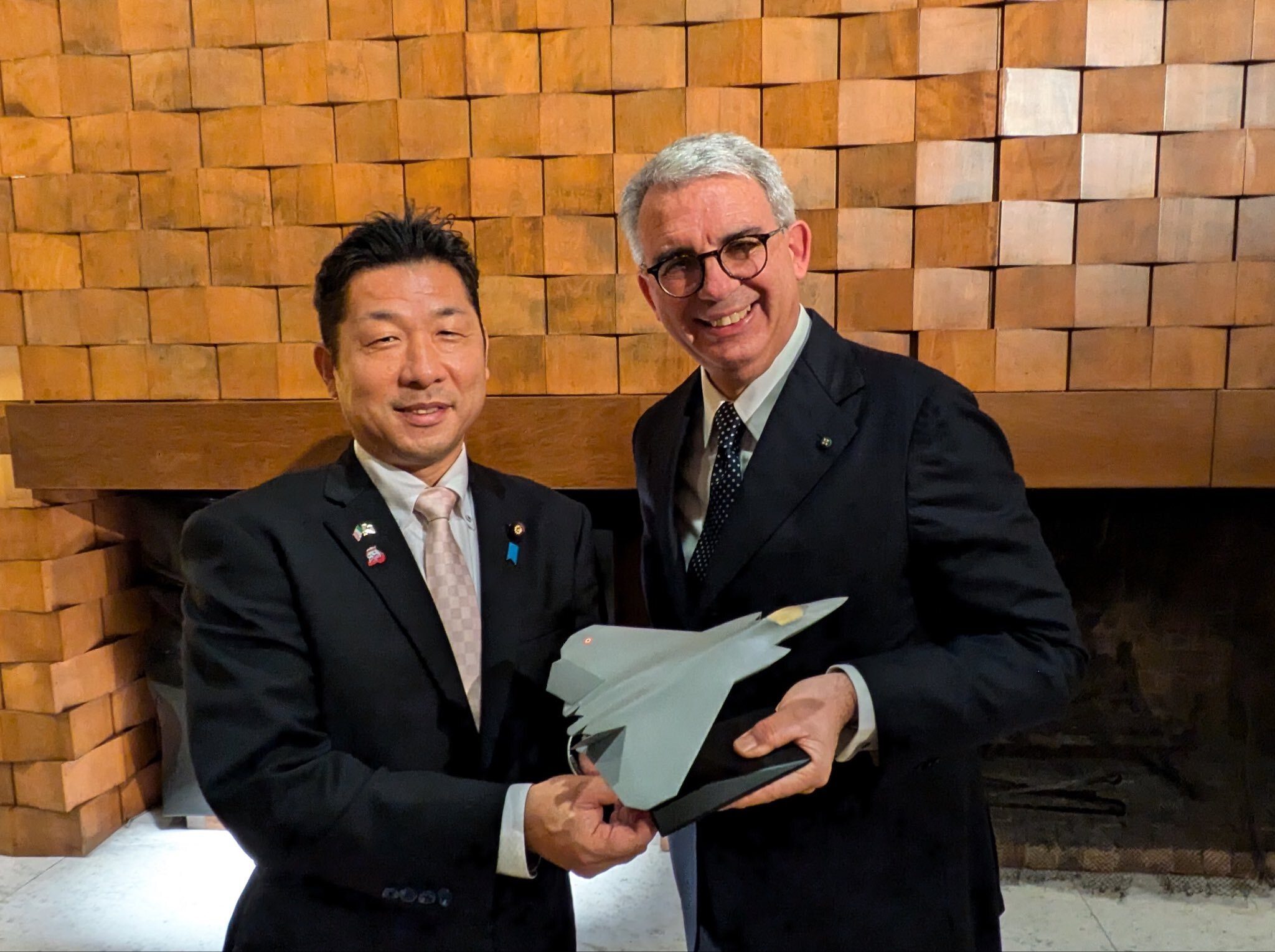 日義代表日前會晤，磋商防務合作。（取自日本防衛省網站）