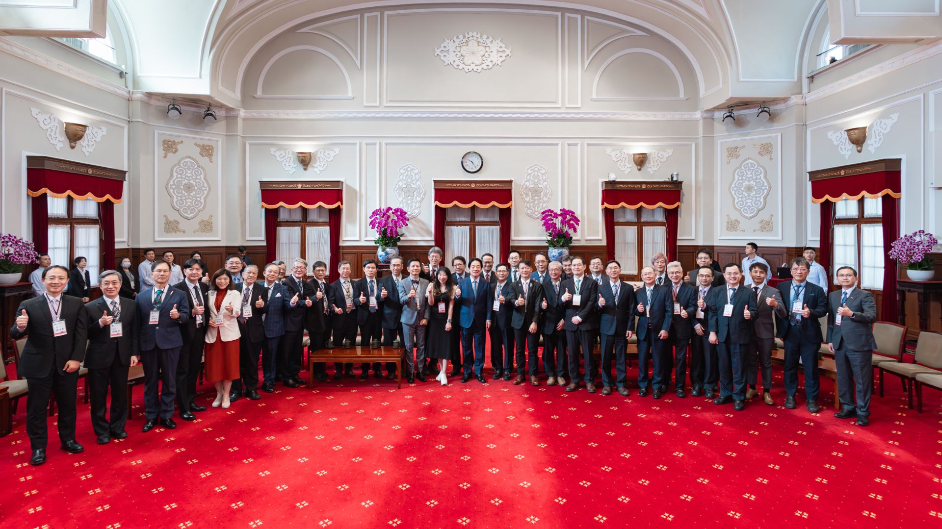 賴總統今日在總統府接見「中華民國診所協會全國聯合會及各縣市診所協會理事長」。（總統府提供）